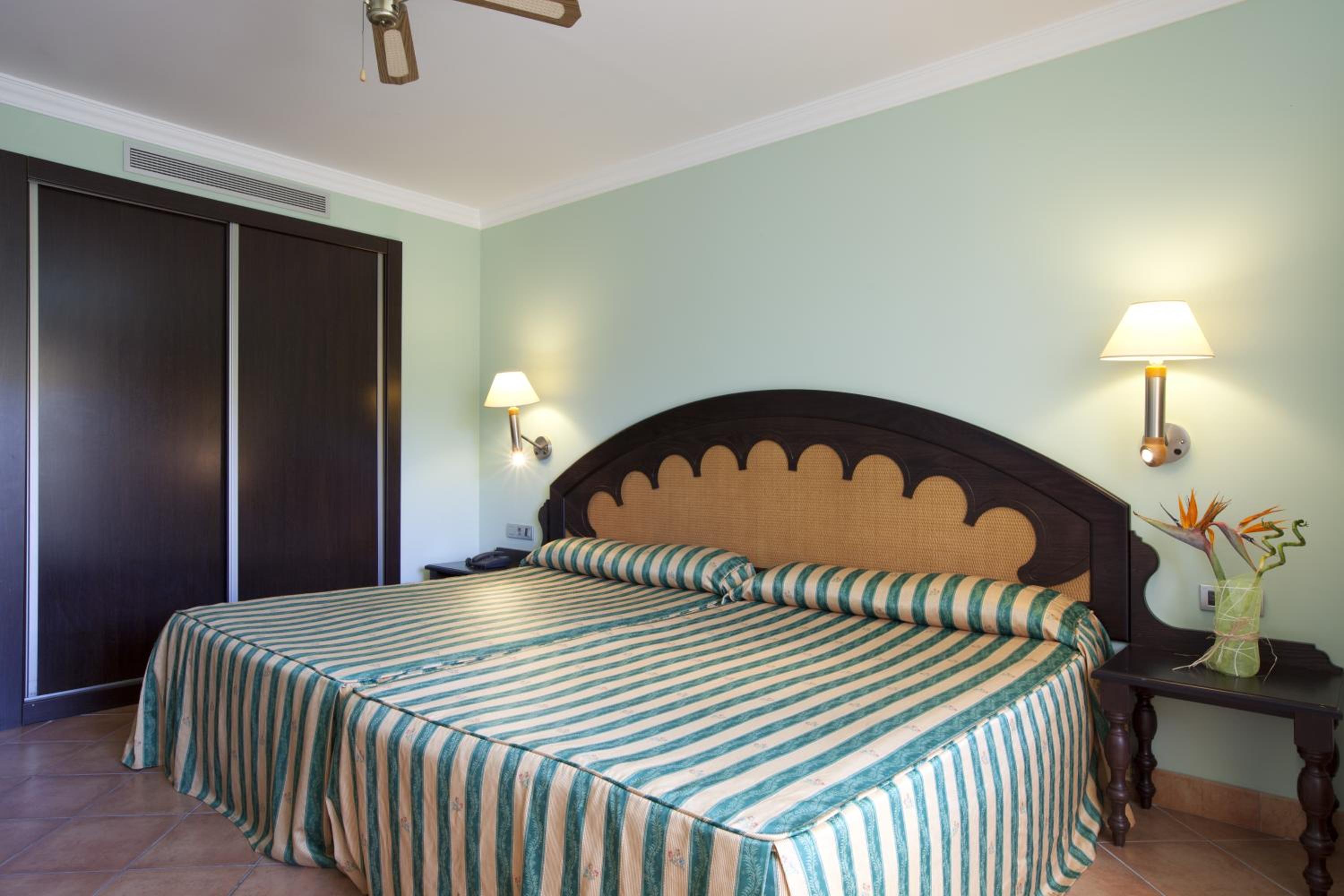 Double or Twin Room - Photo 9