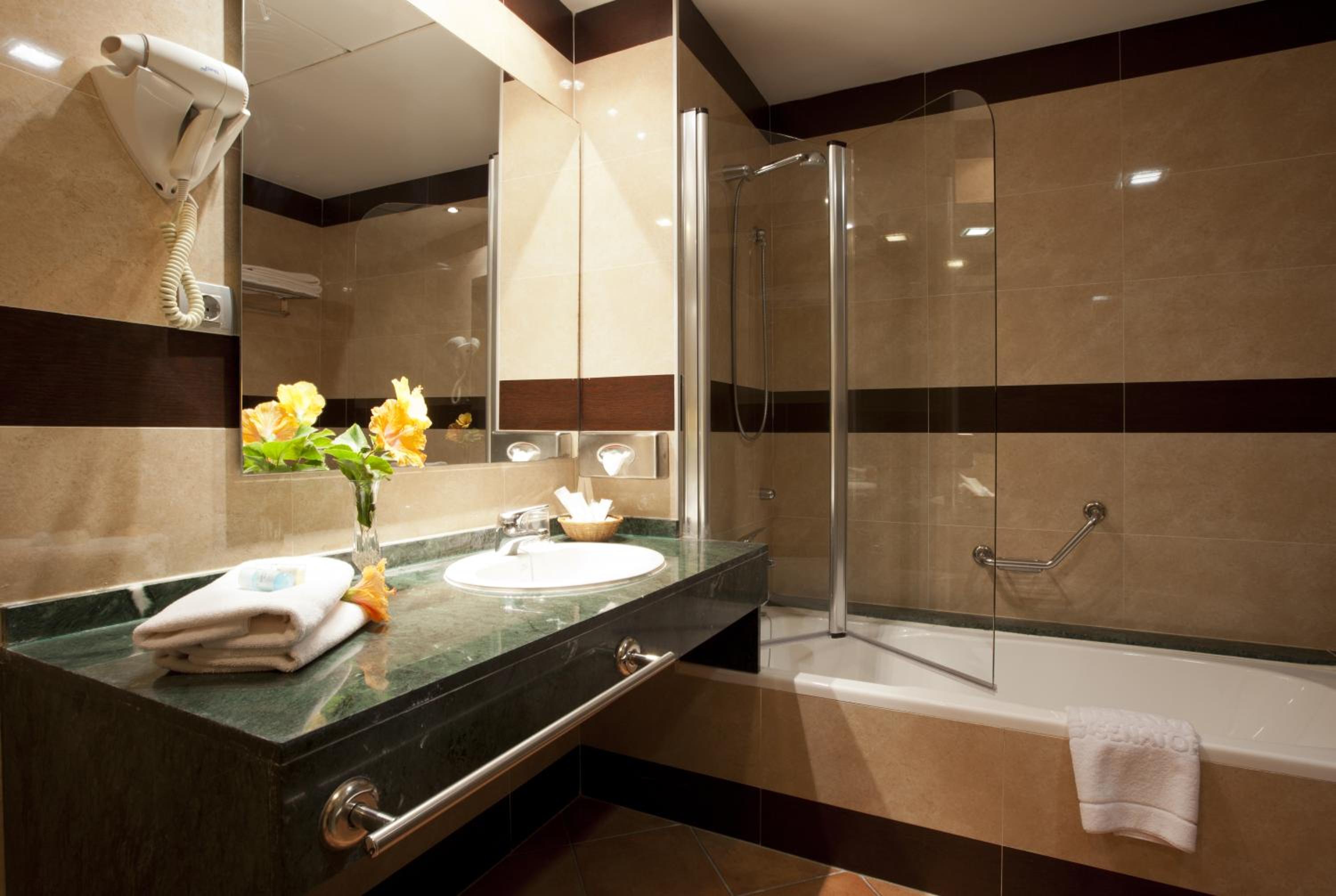 Double or Twin Room - Photo 2