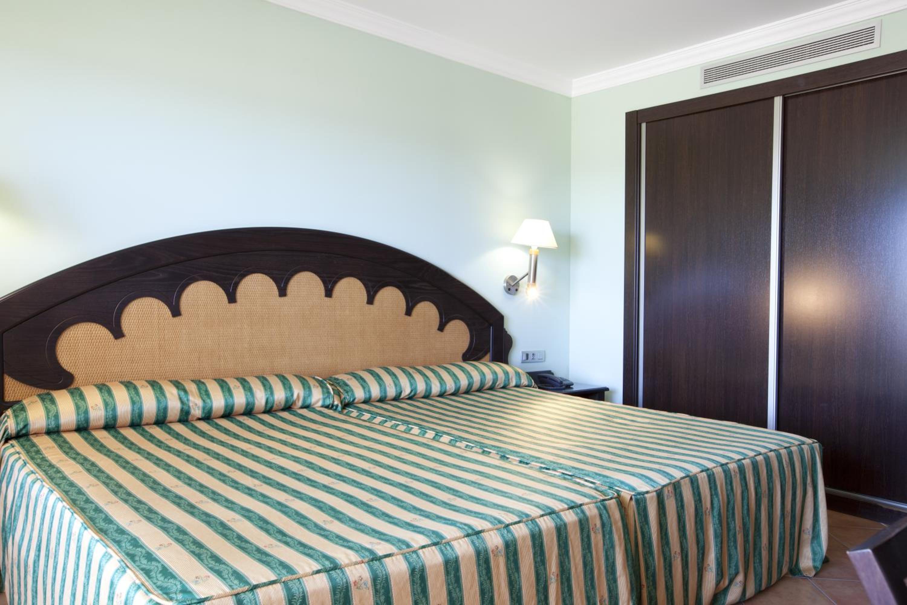 Double or Twin Room - Photo 7