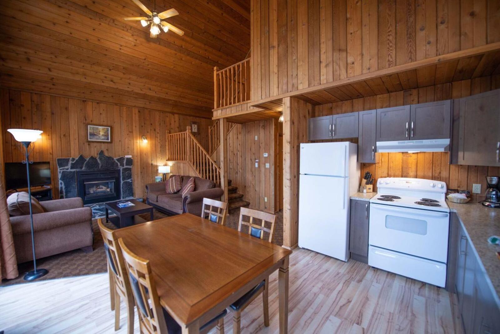 Two-Bedroom Cottage photo 3