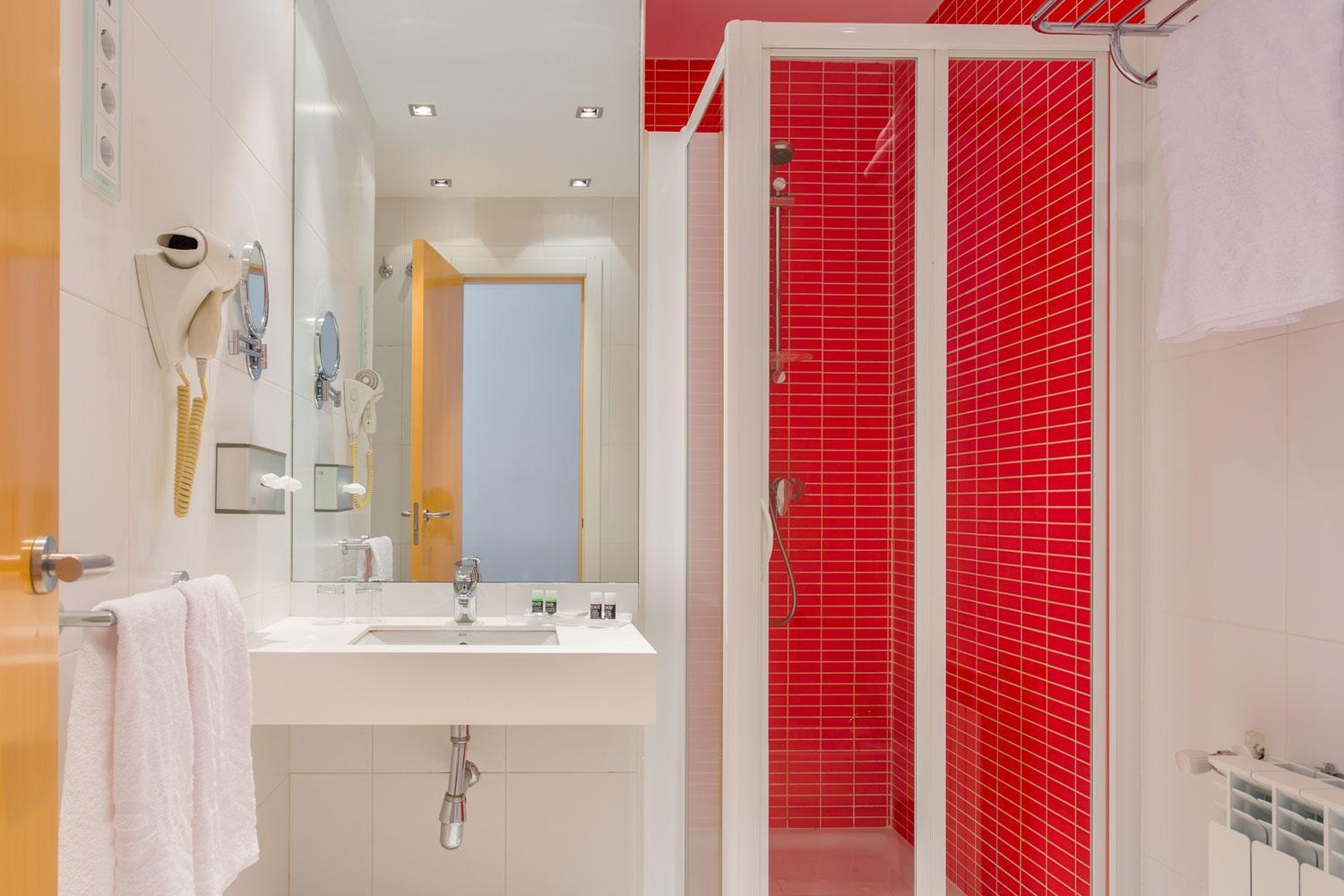 Standard Double or Twin Room - Photo 5
