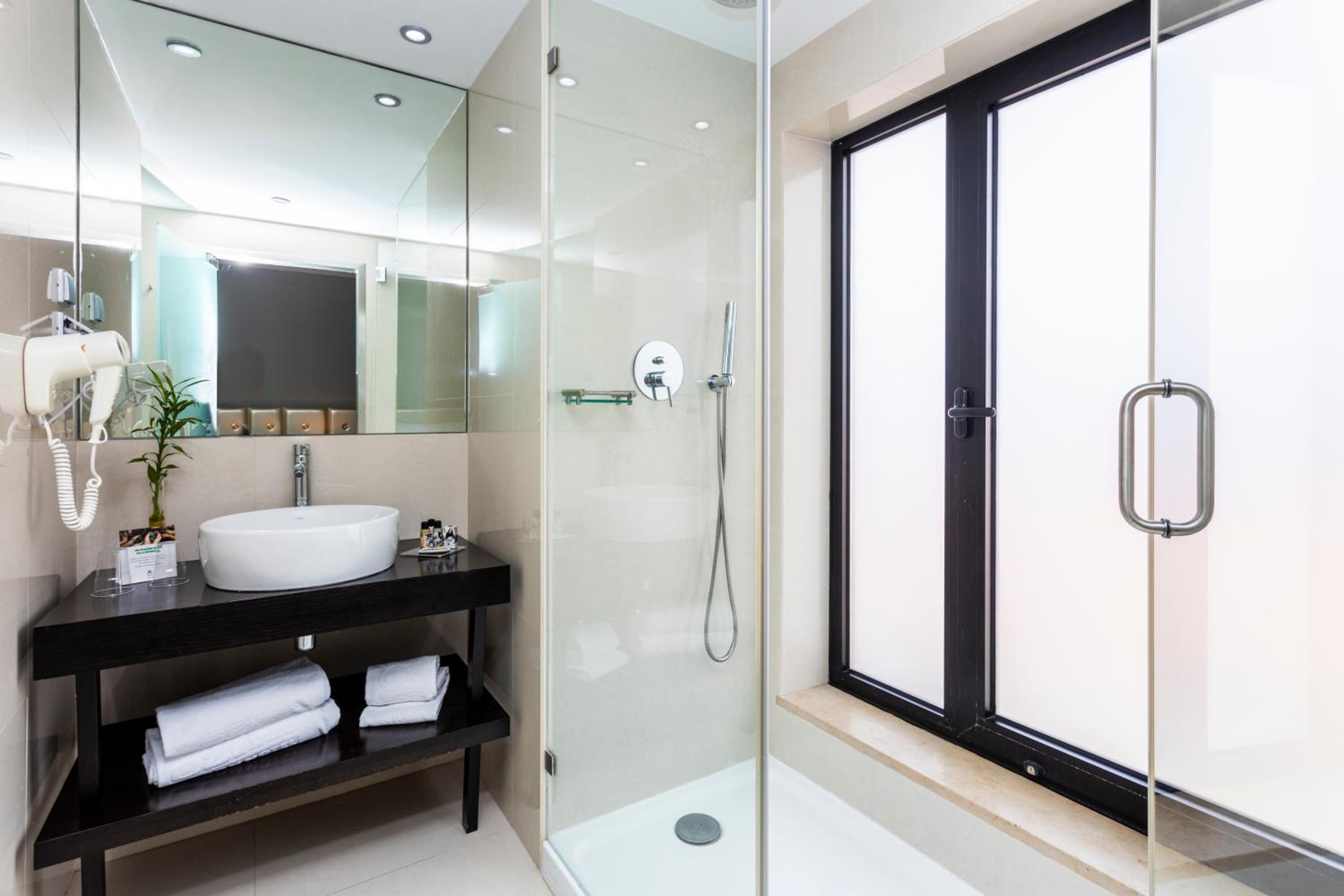 Double Room - Photo 5