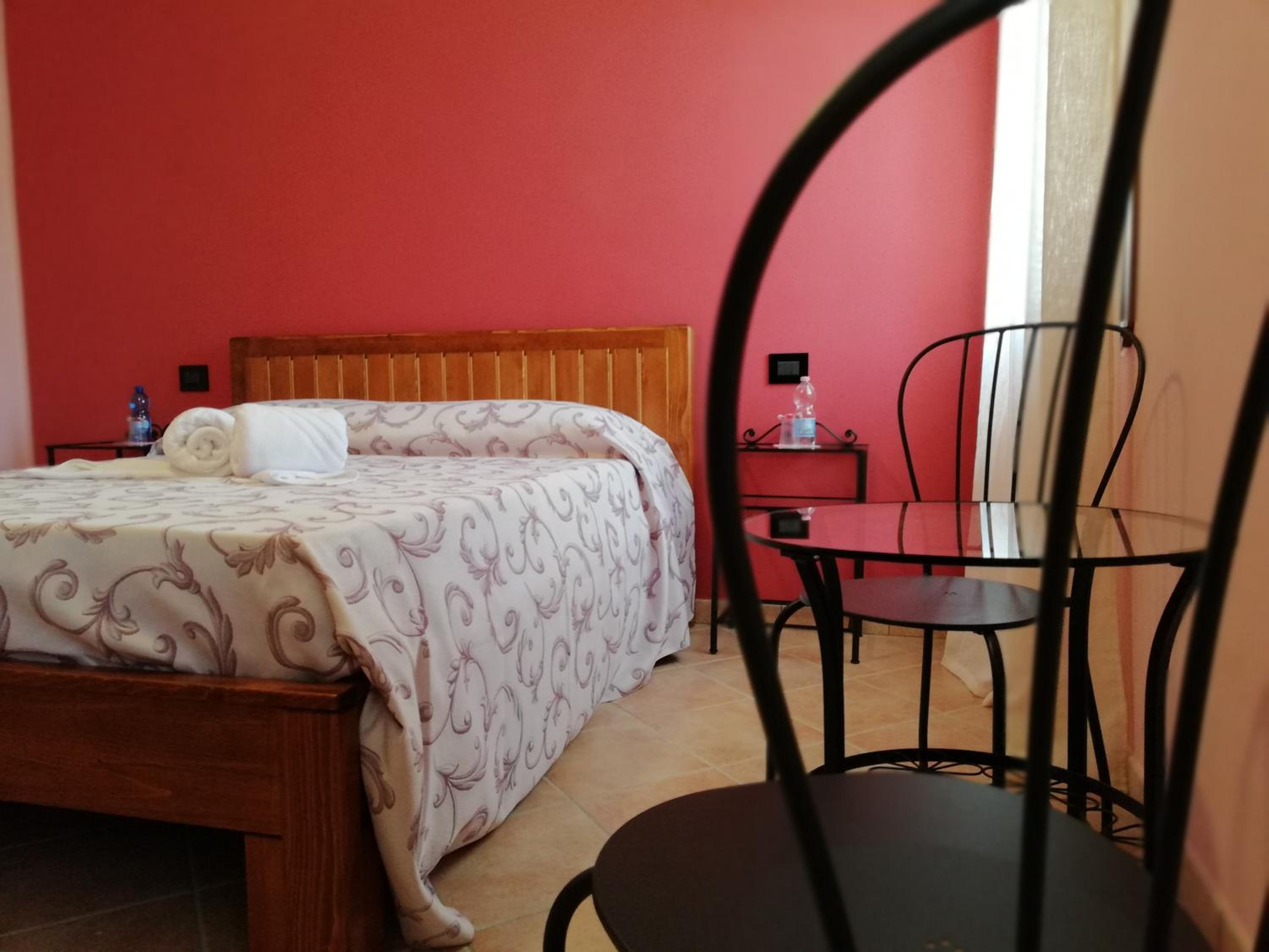 Double Room with Private Bathroom - Photo 4