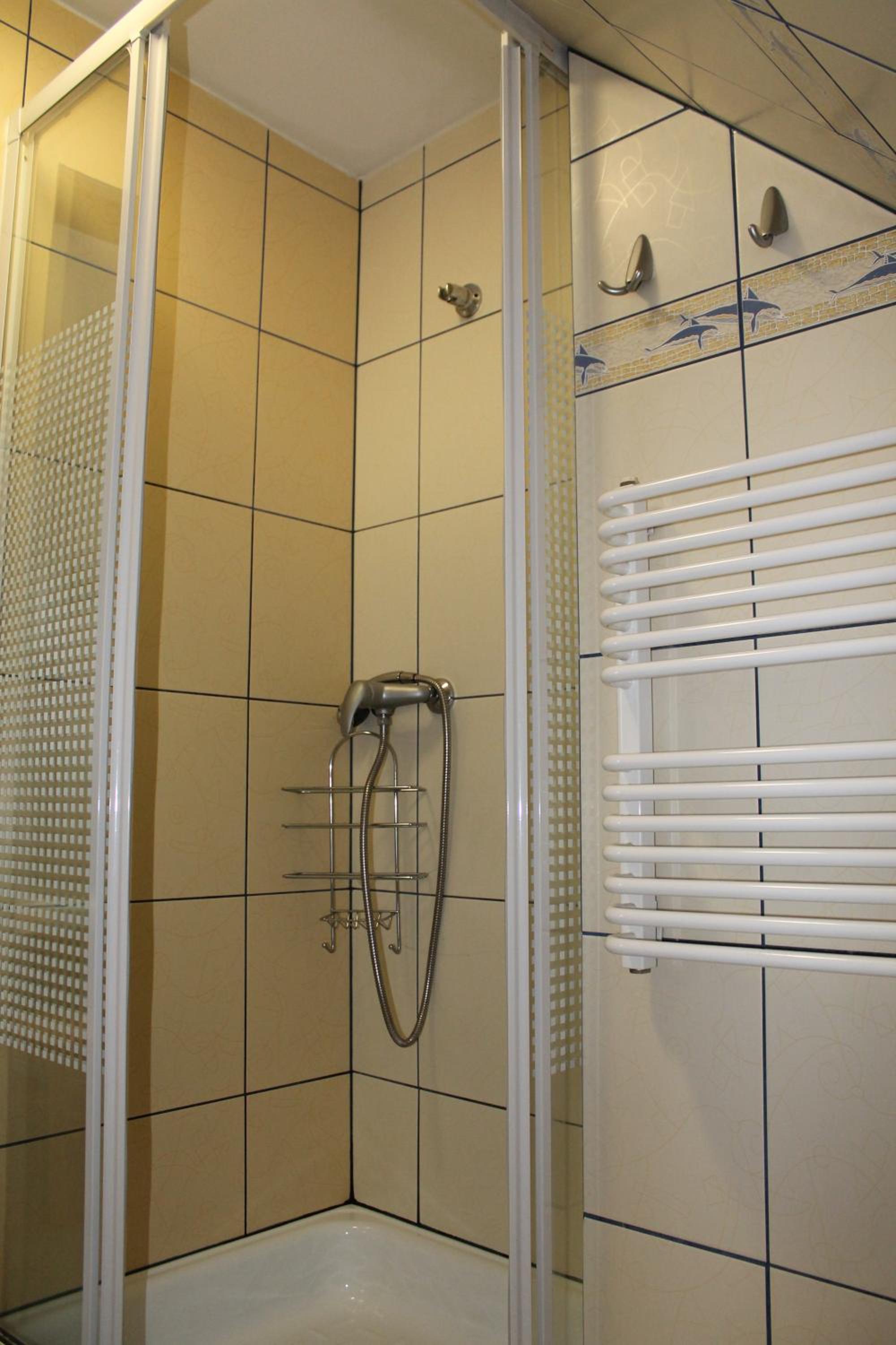 Quadruple Room - Photo 7