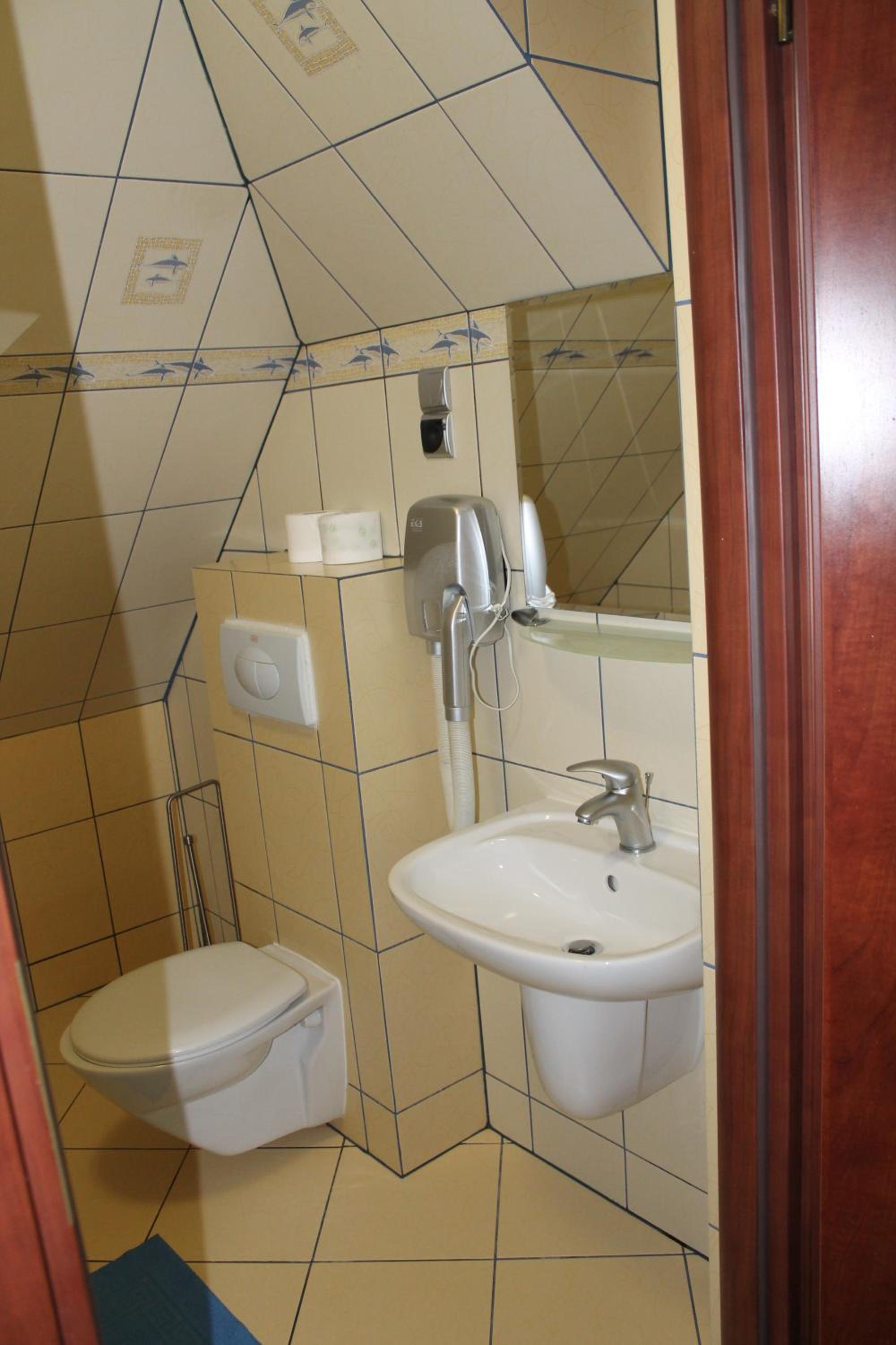 Quadruple Room - Photo 9