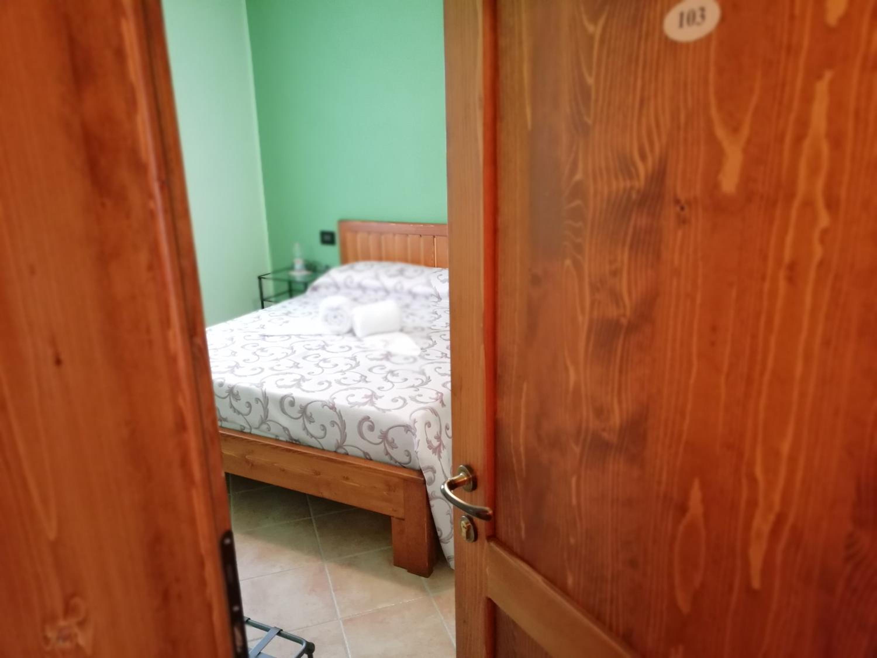 Double Room with Private Bathroom - Photo 1