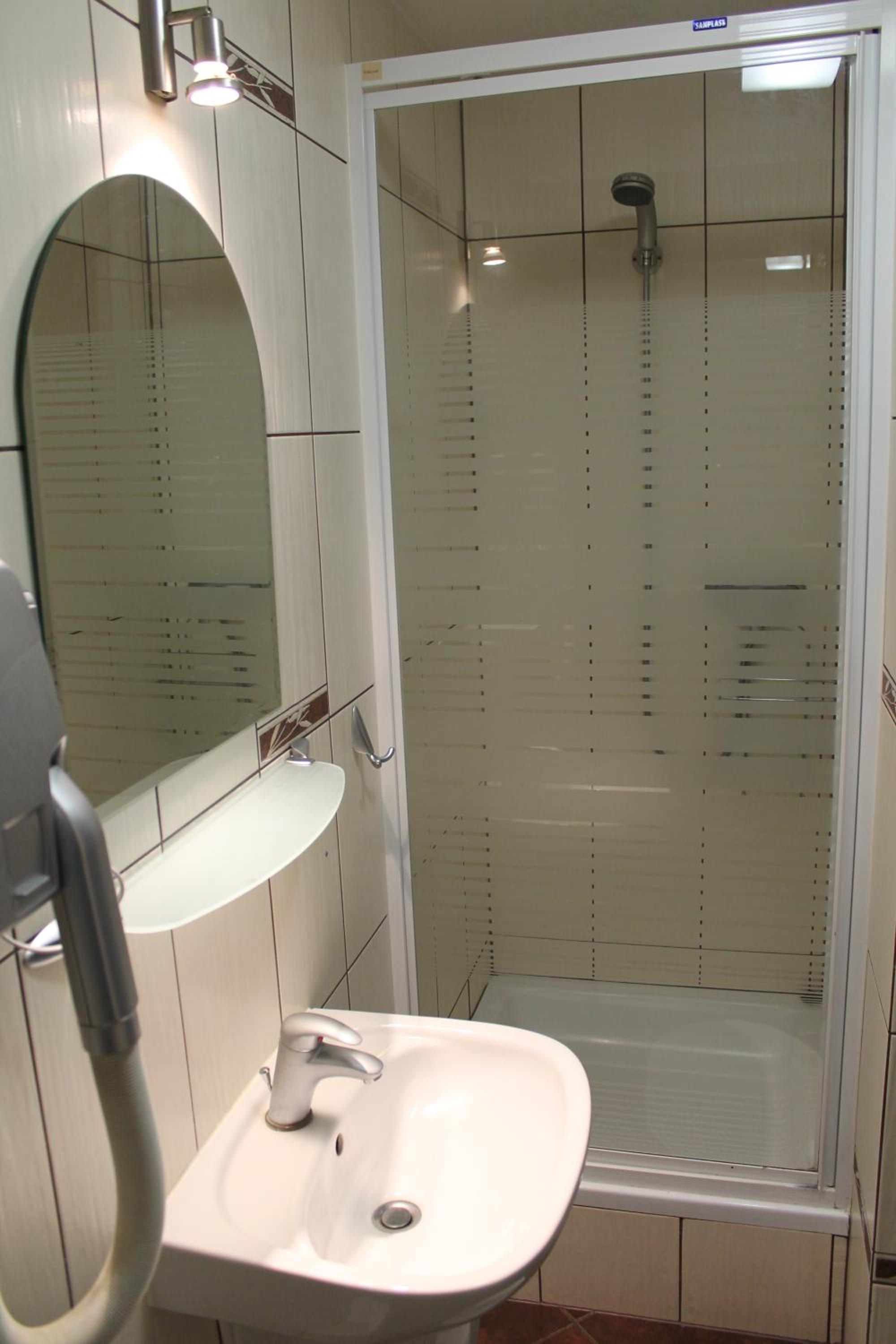 Quadruple Room - Photo 6