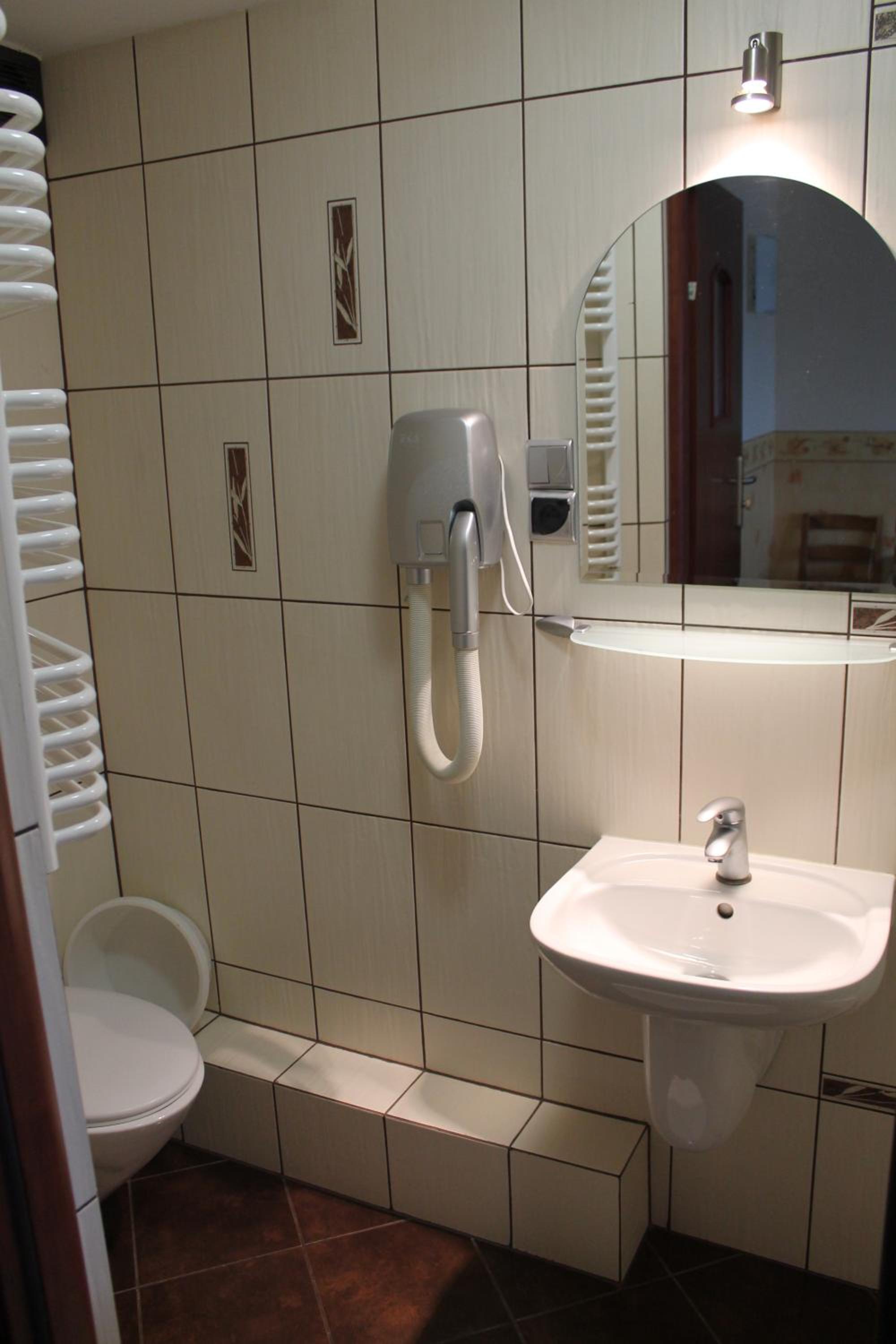 Quadruple Room - Photo 8