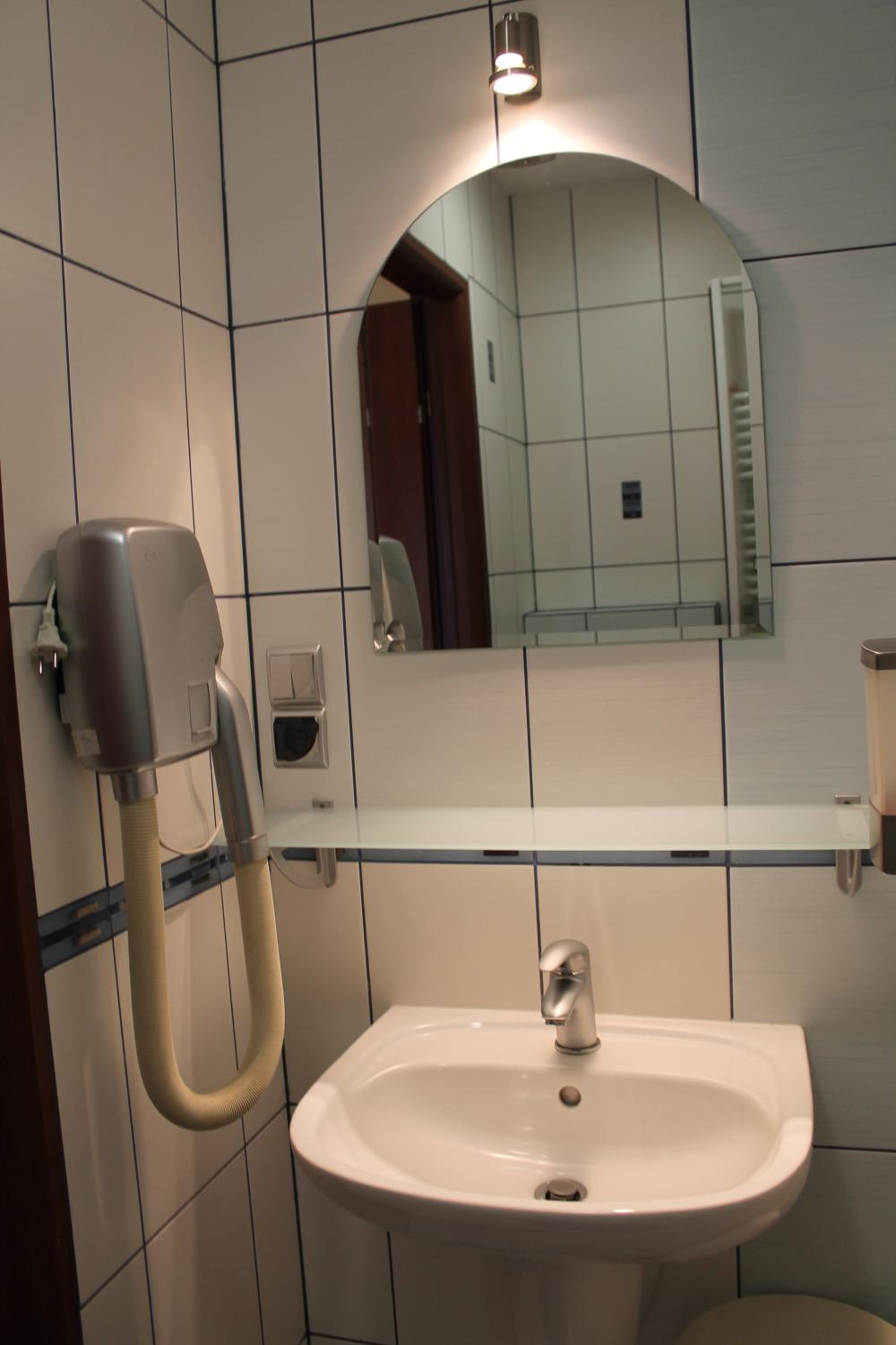 Double or Twin Room - Photo 20