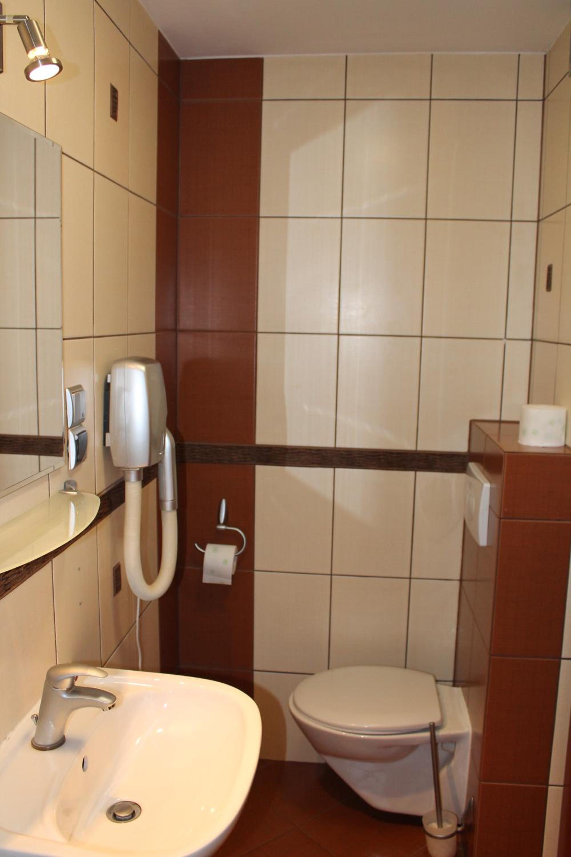 Double or Twin Room - Photo 25