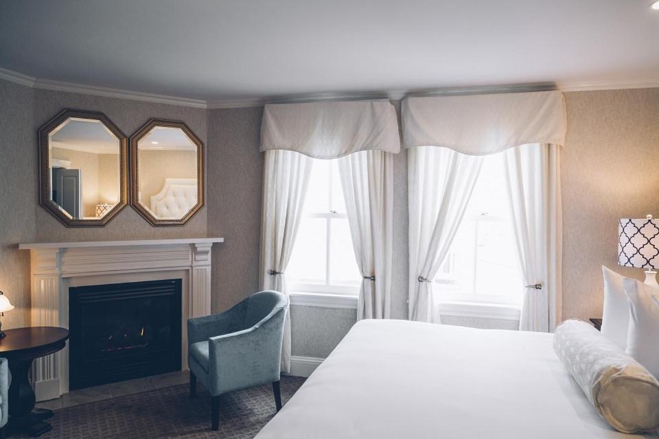 Deluxe King Room - Photo 3