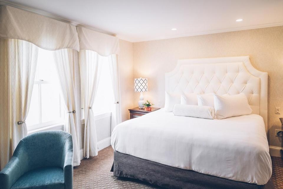 Deluxe King Room - Photo 2