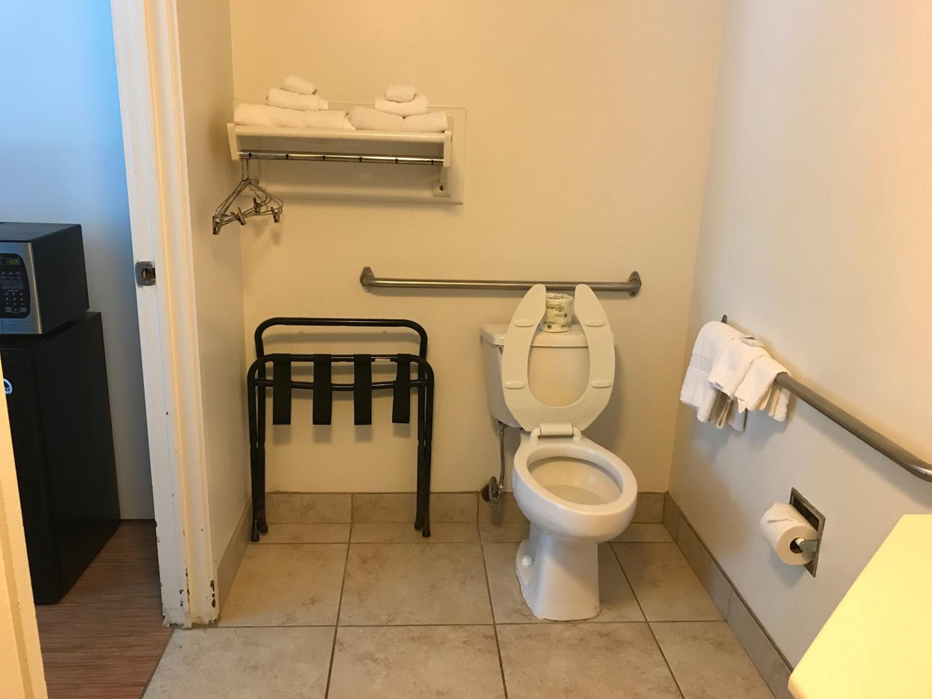 Quadruple Room - Disability Access - Roll in Shower photo 3