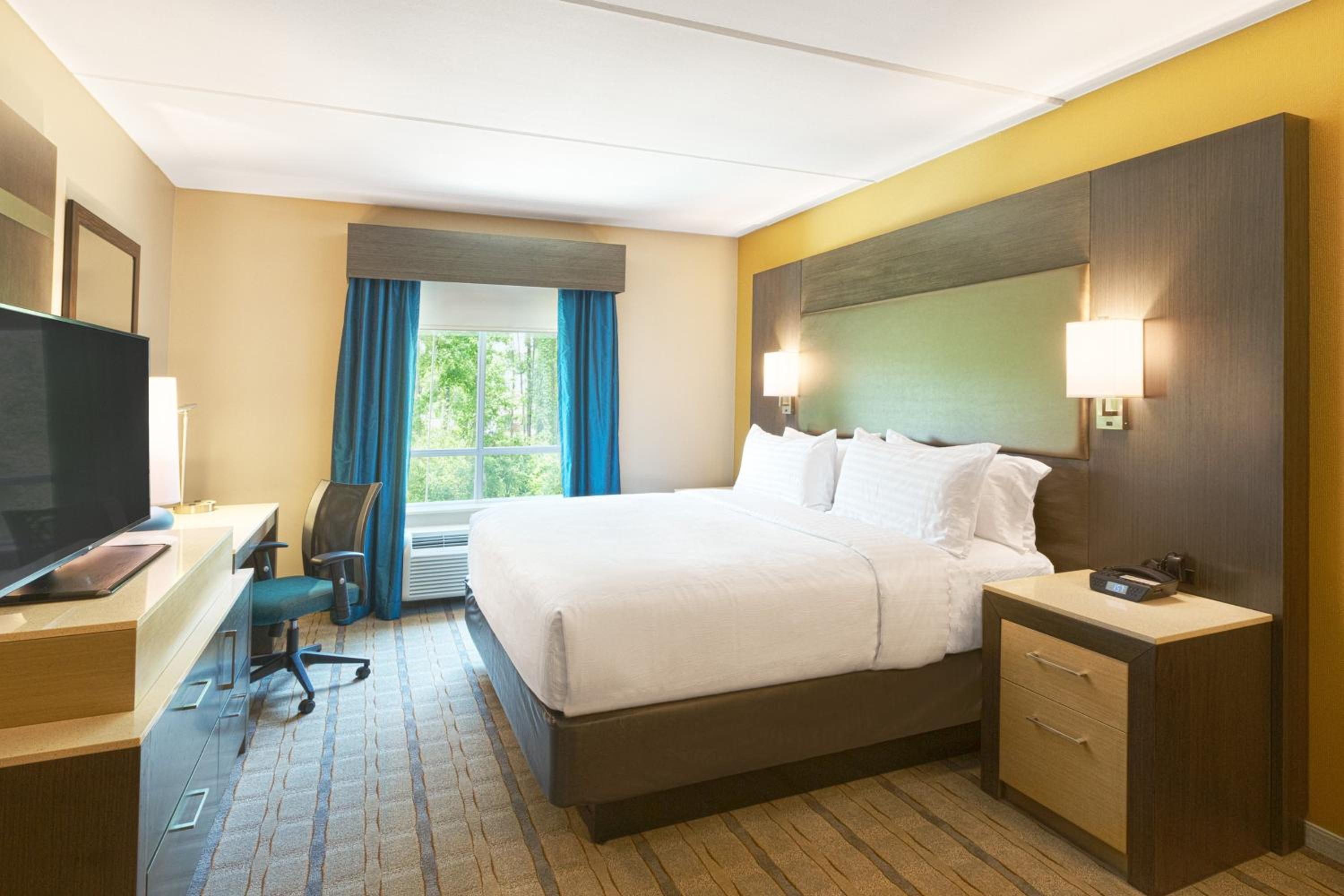 King Room - Mobility Access/Hearing Accessible
