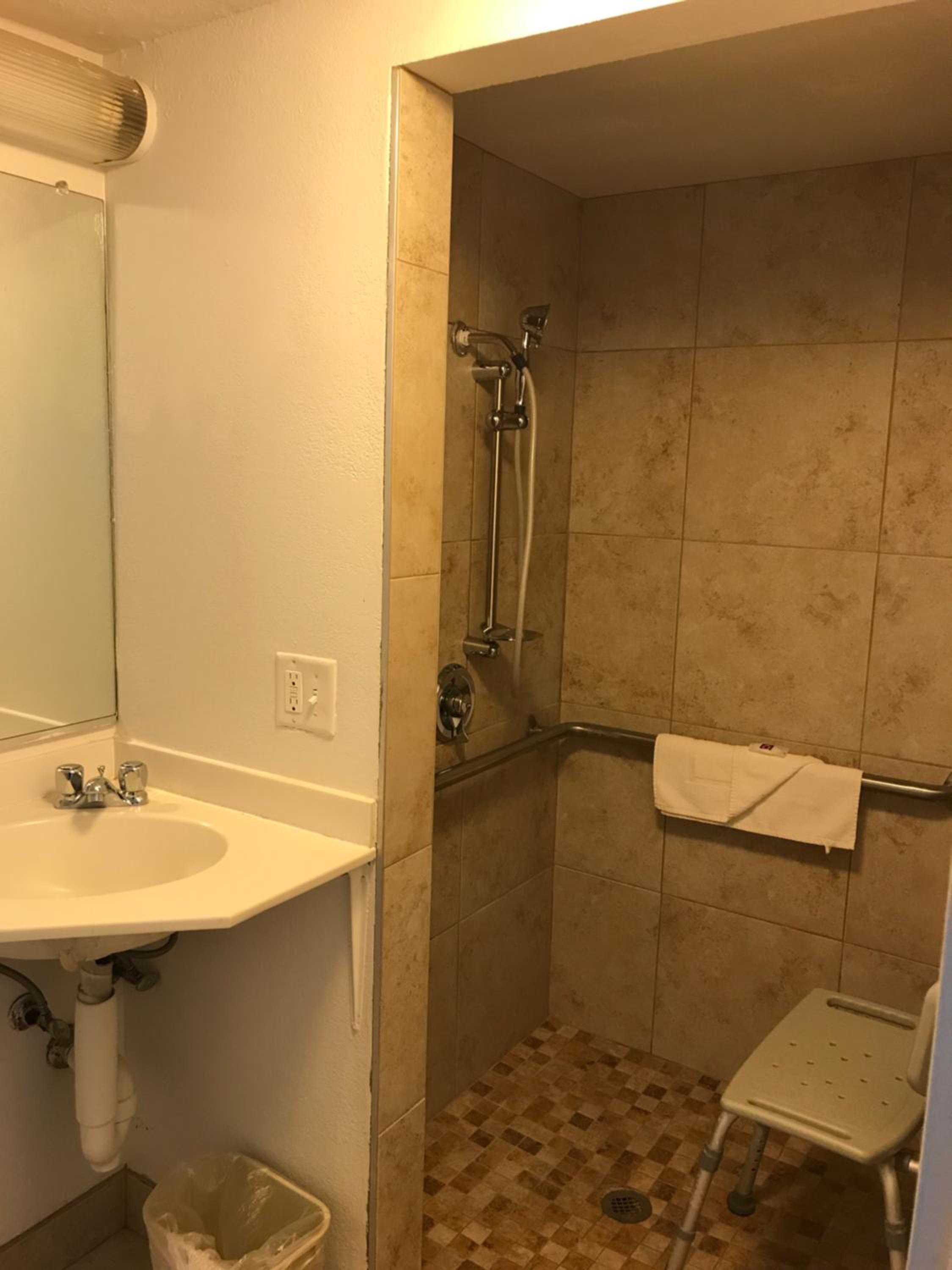 Queen Room - Disability Access - Roll in Shower photo 2