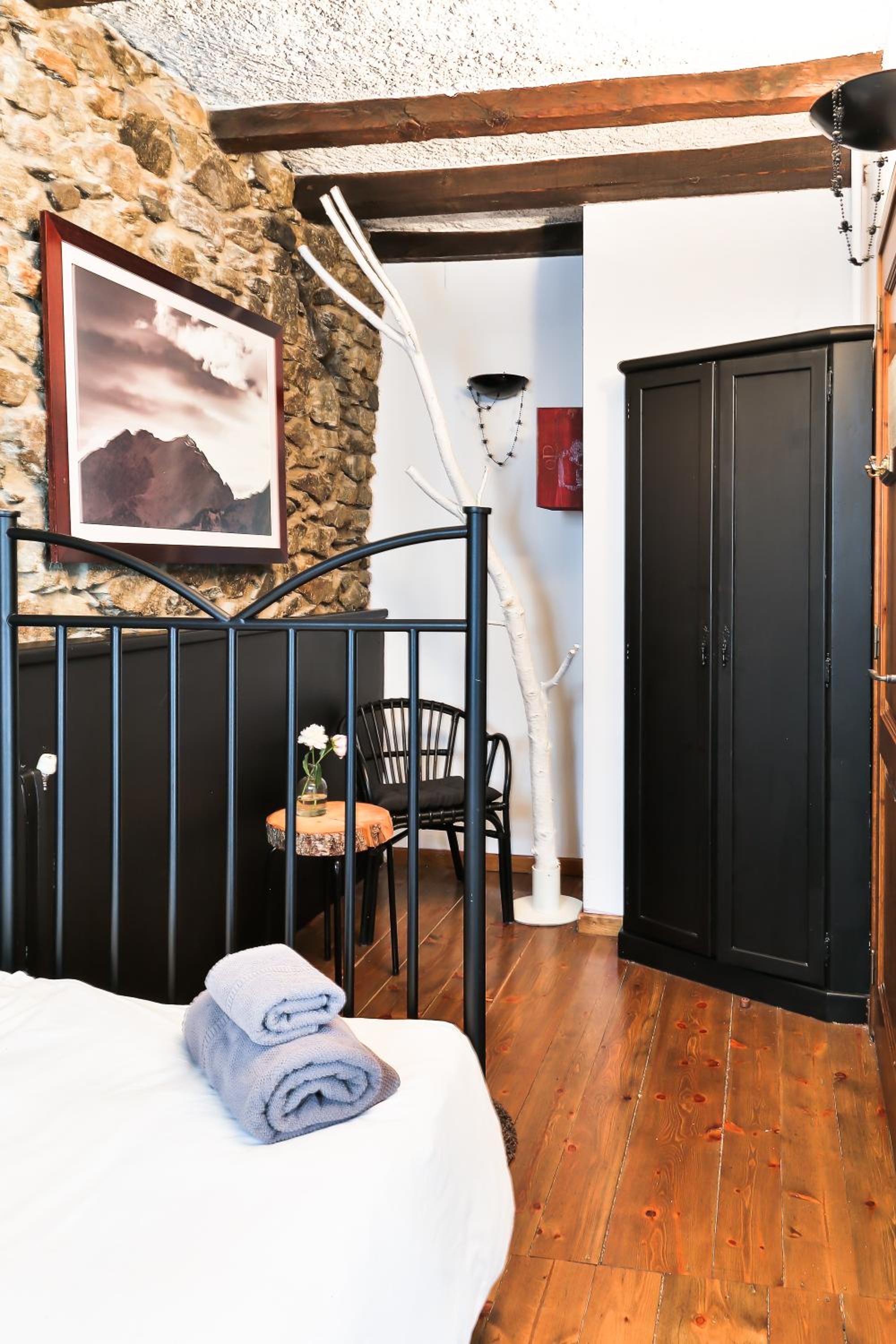 Single Room with Bathroom photo 1
