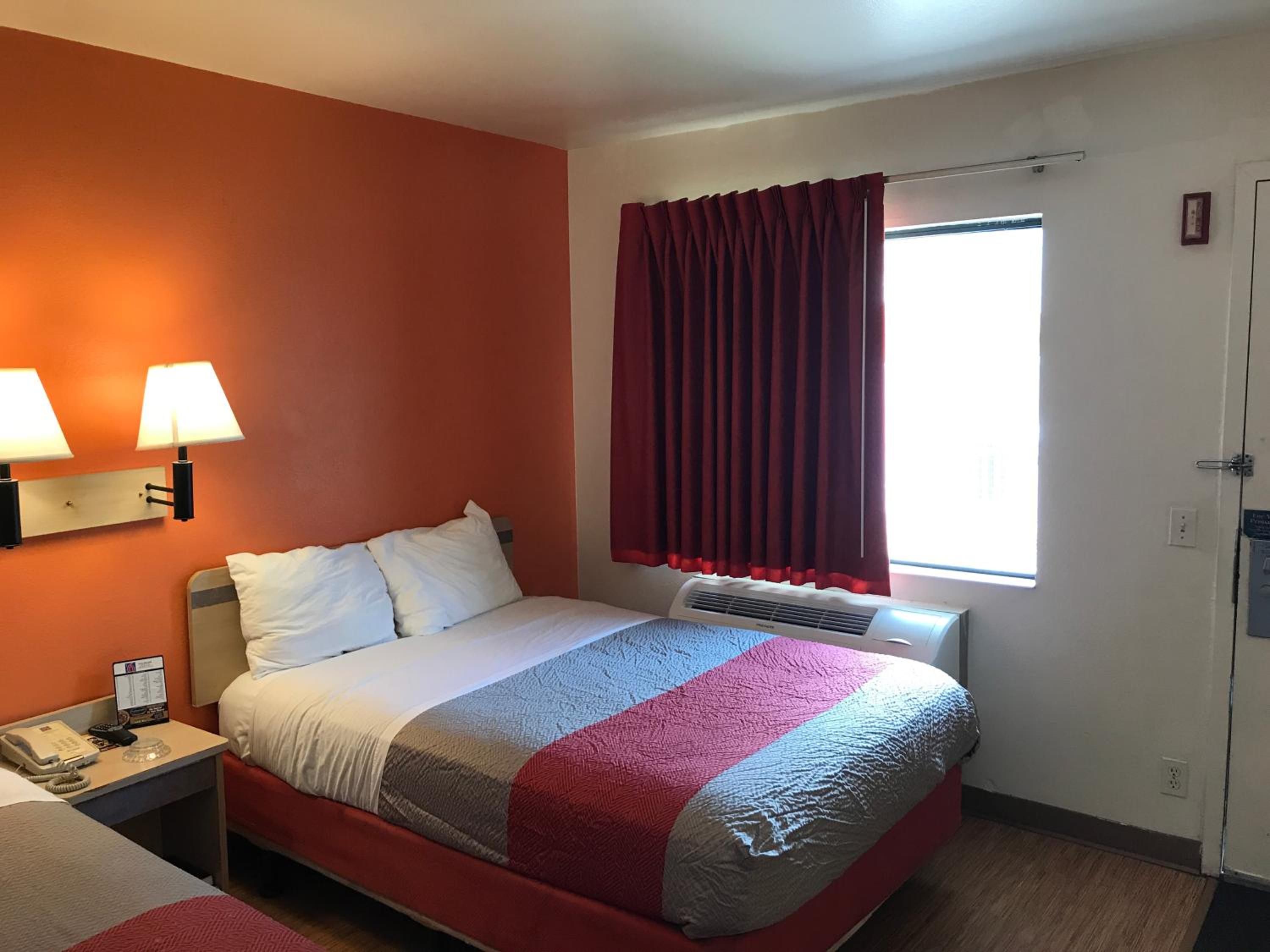 Quadruple Room - Disability Access - Non-Smoking photo 2