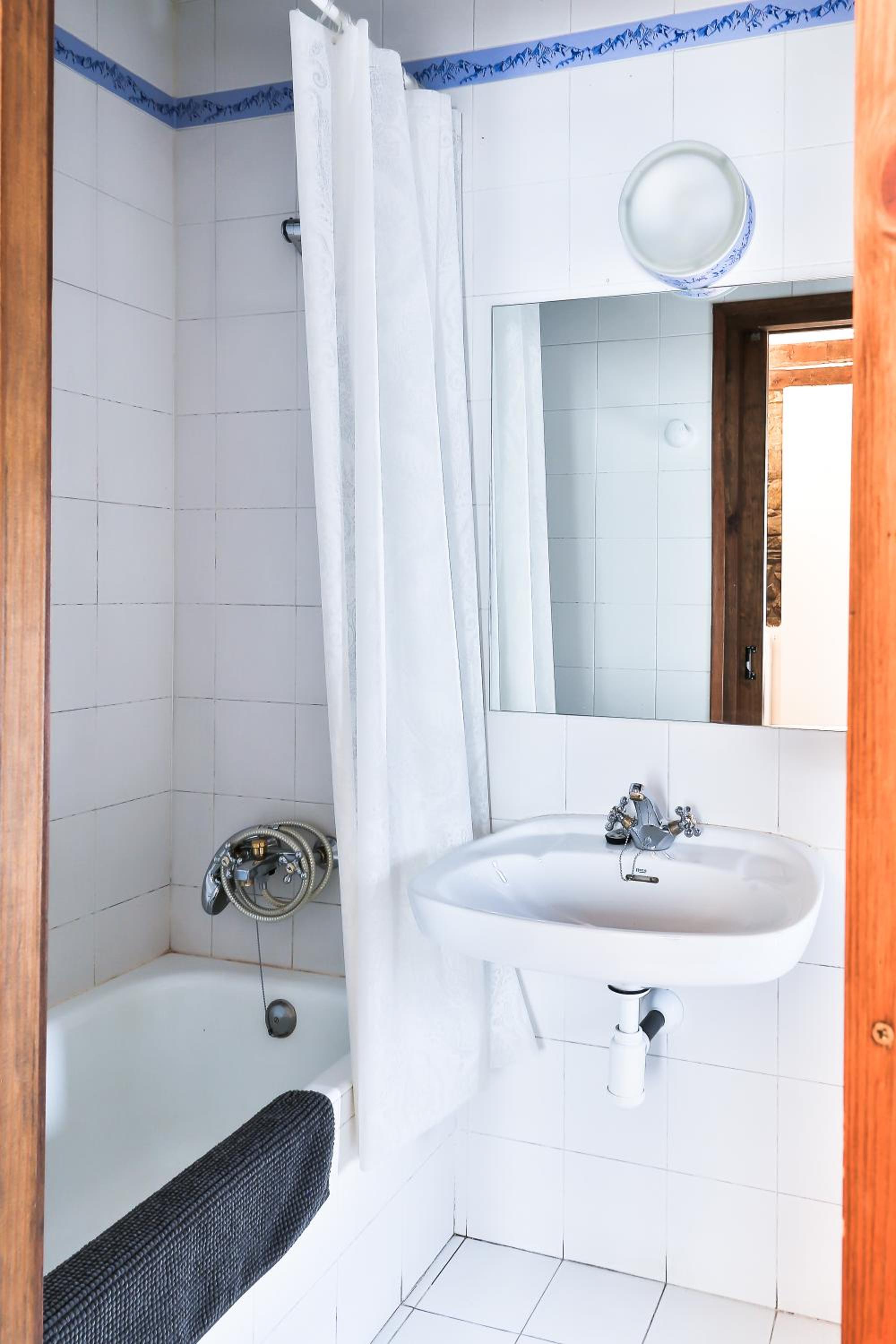 Single Room with Bathroom photo 3