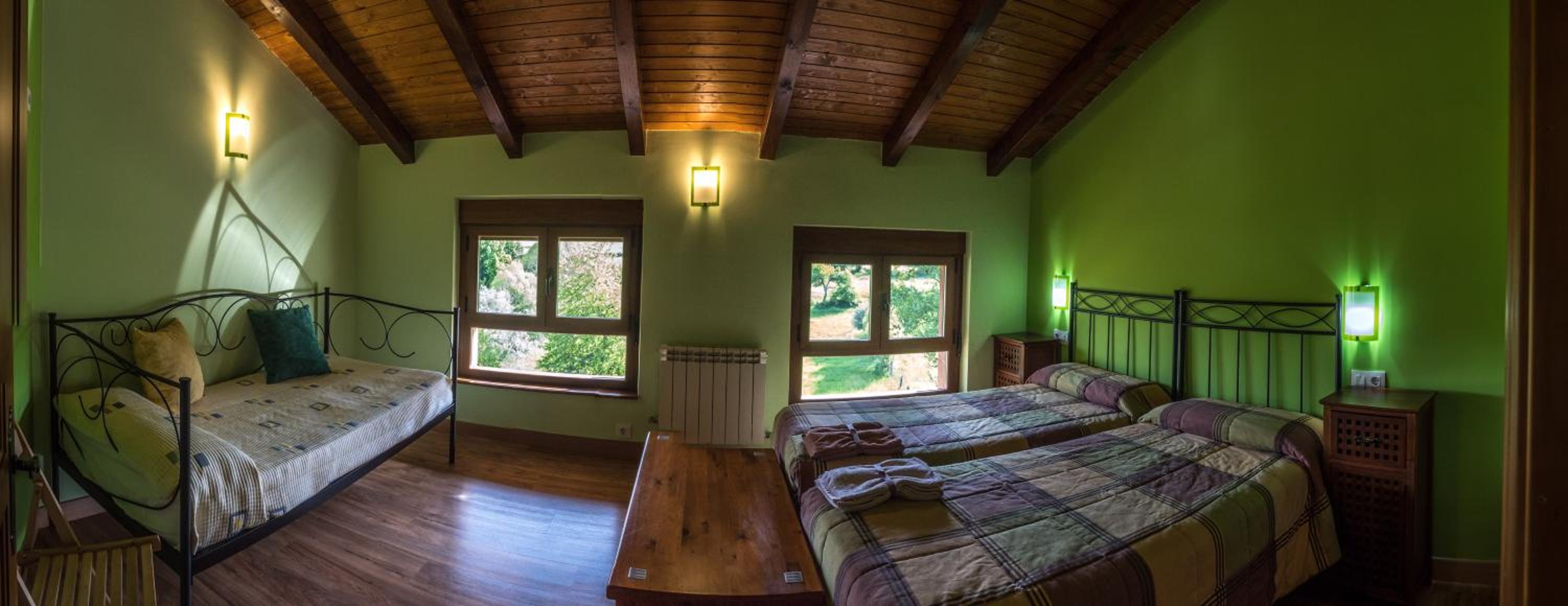 Five-Bedroom House photo 3