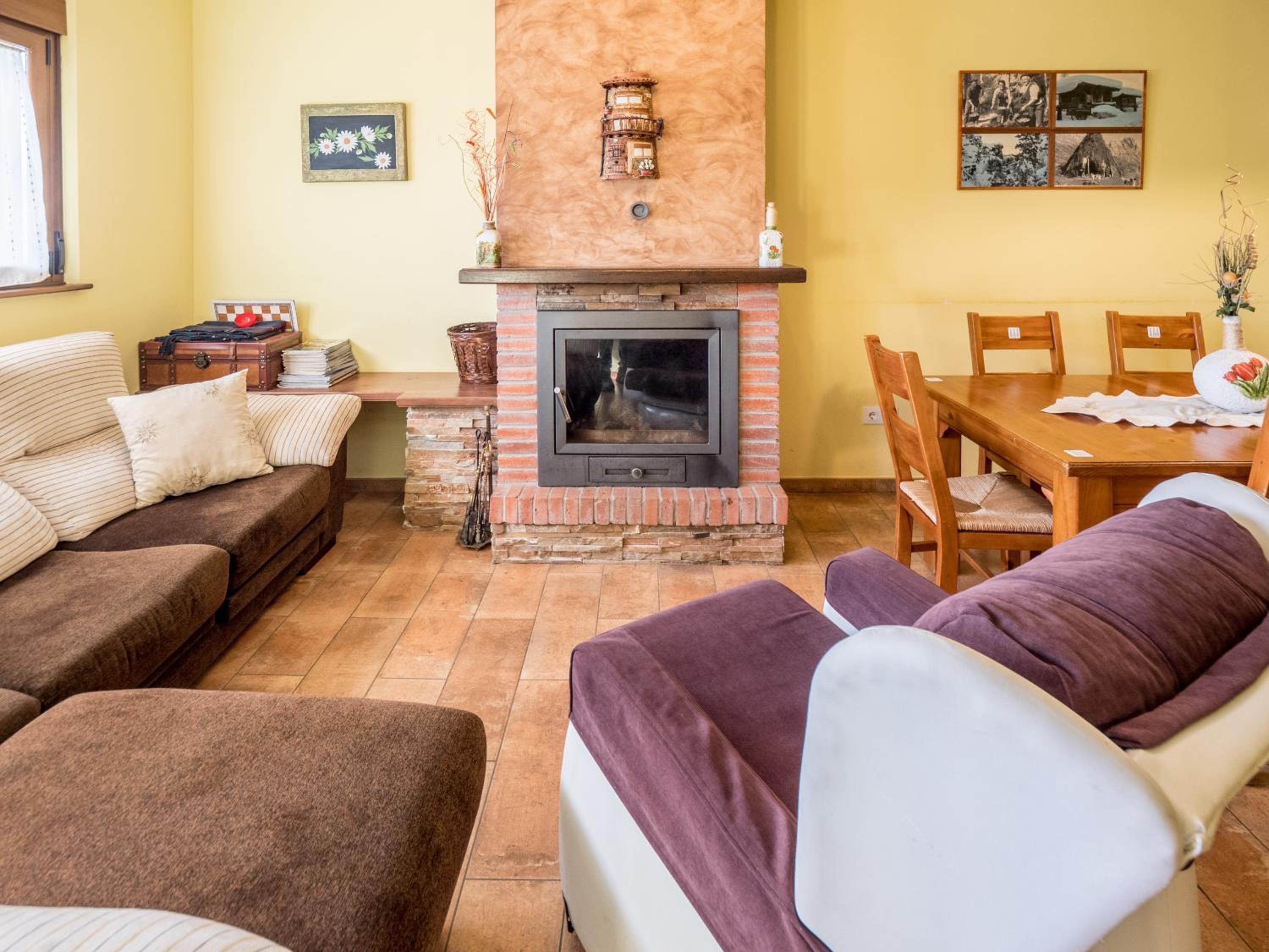 Five-Bedroom House photo 2