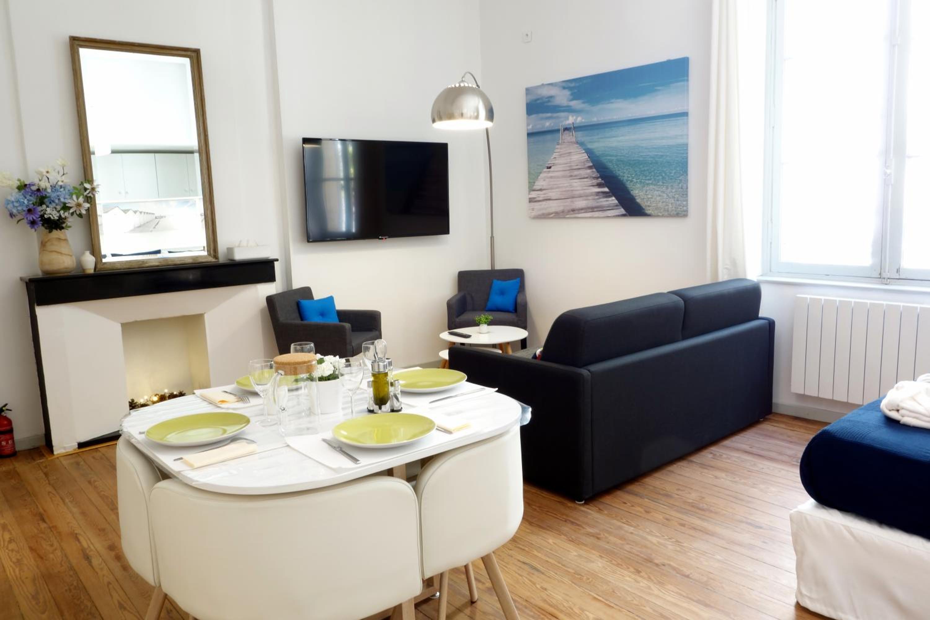 Apartment photo 2