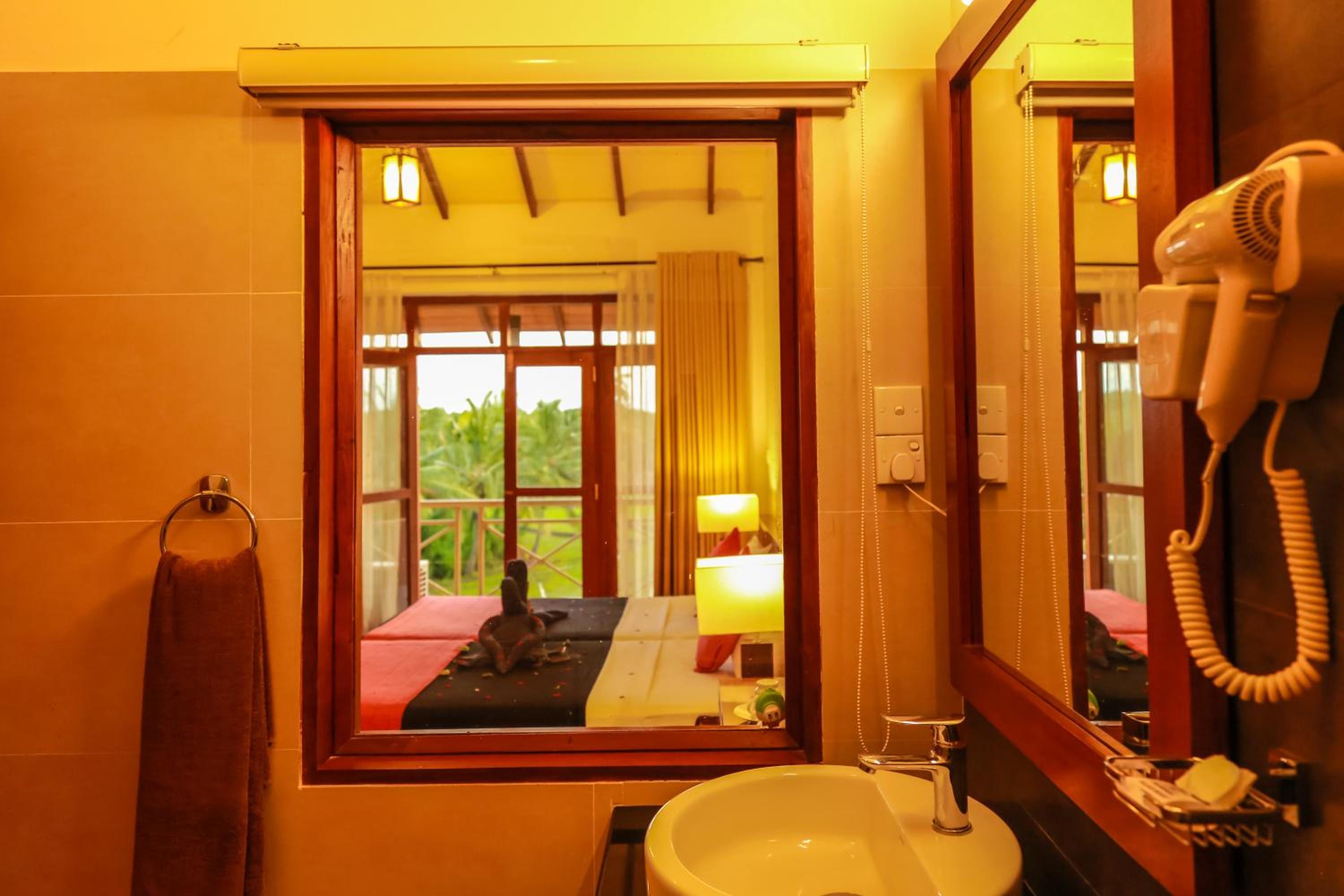Deluxe Double Room with 10% Discount on F&B, Laundry & Spa photo 2
