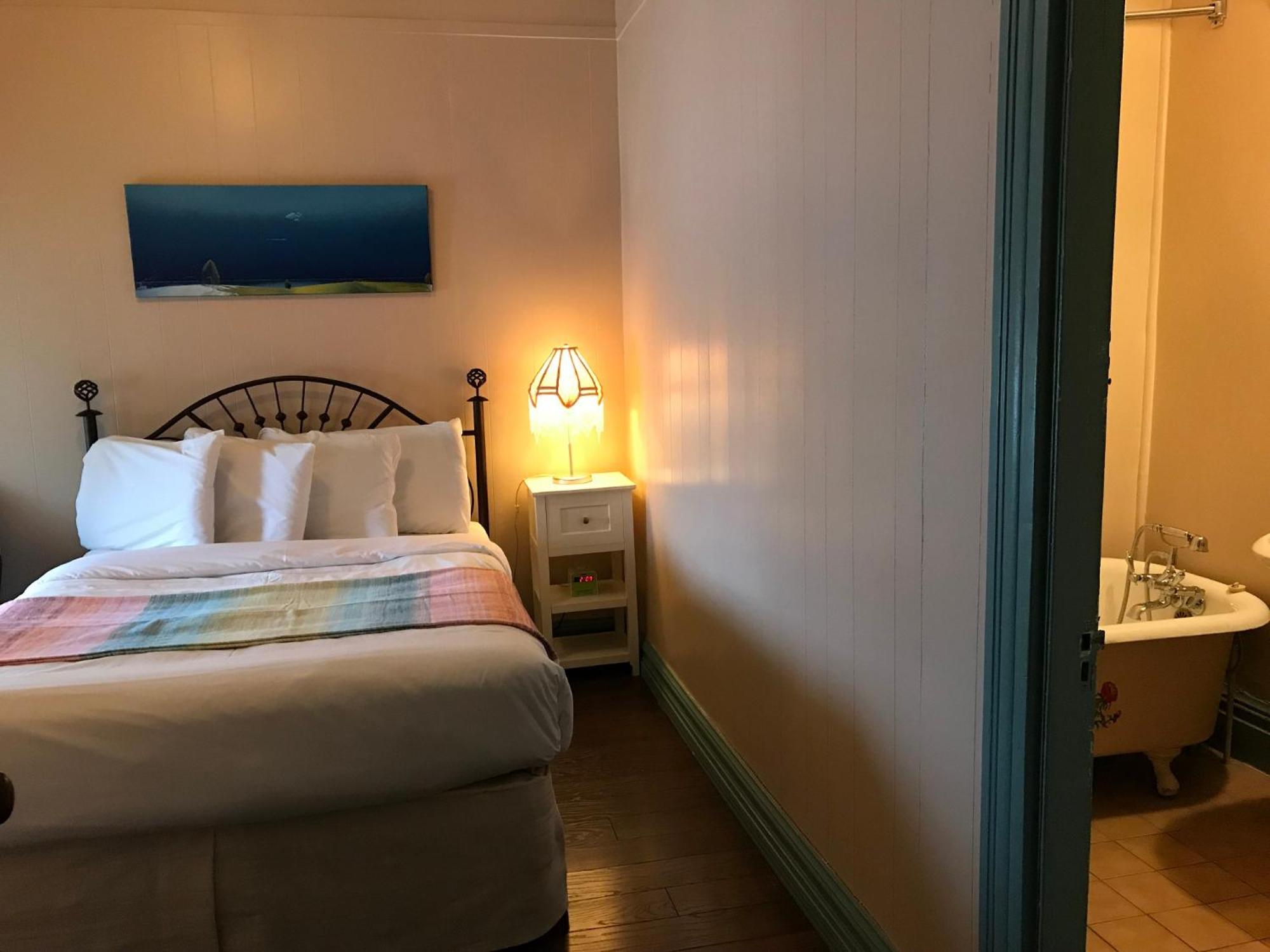 Economy Double Room photo 3