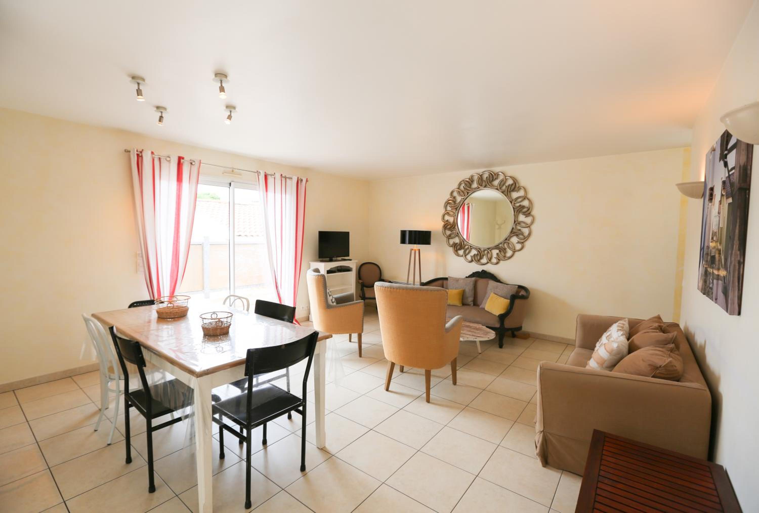 Apartment with Balcony photo 1