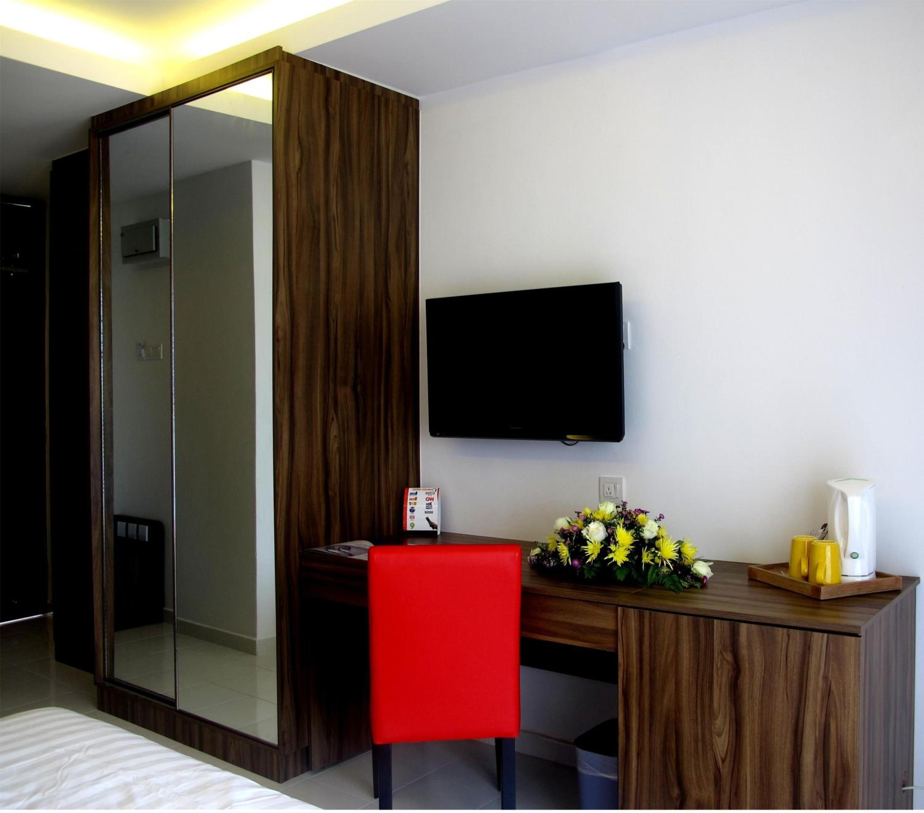 Deluxe Double Room with Partial Sea View photo 3