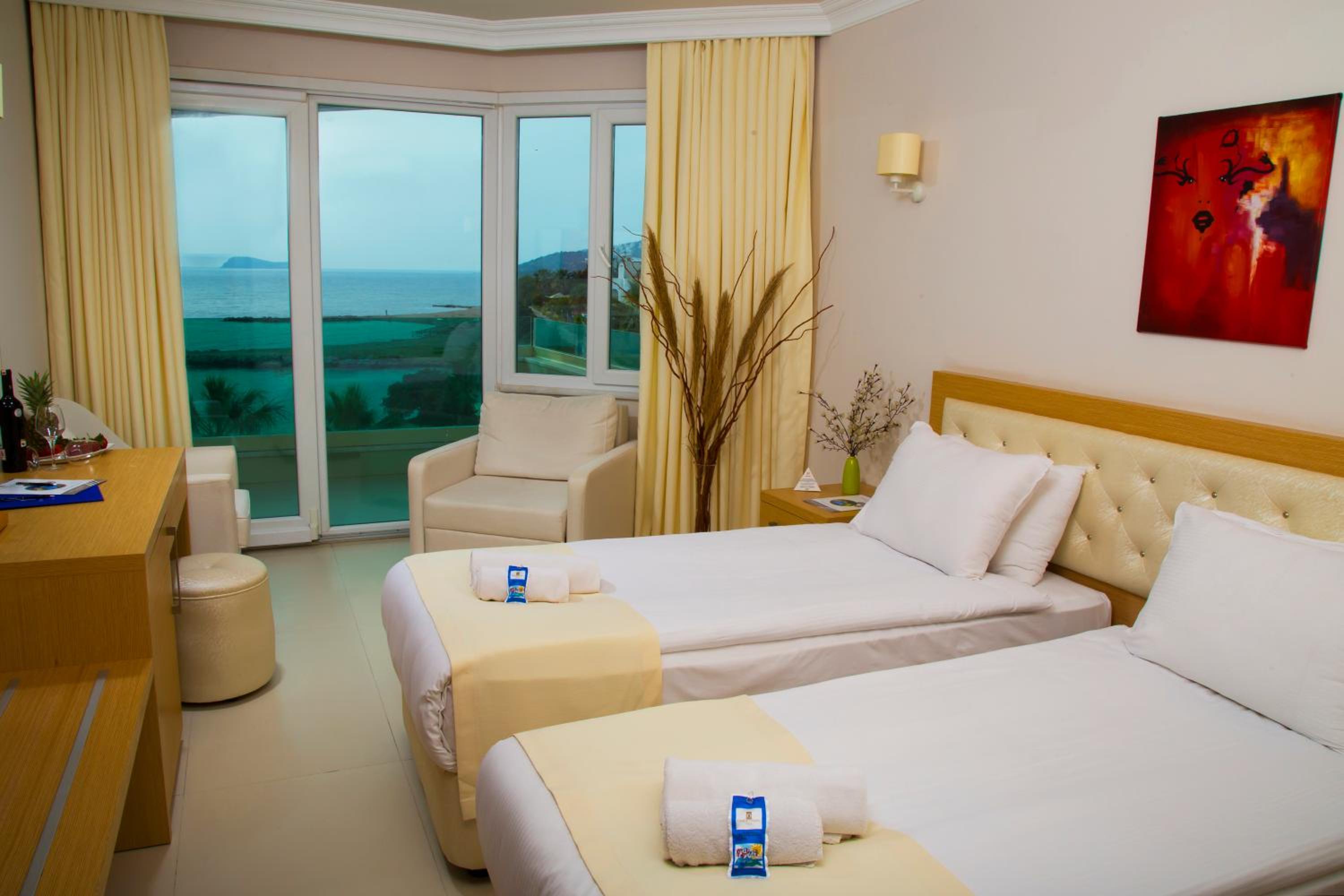 Standard Triple Room with Sea View photo 3
