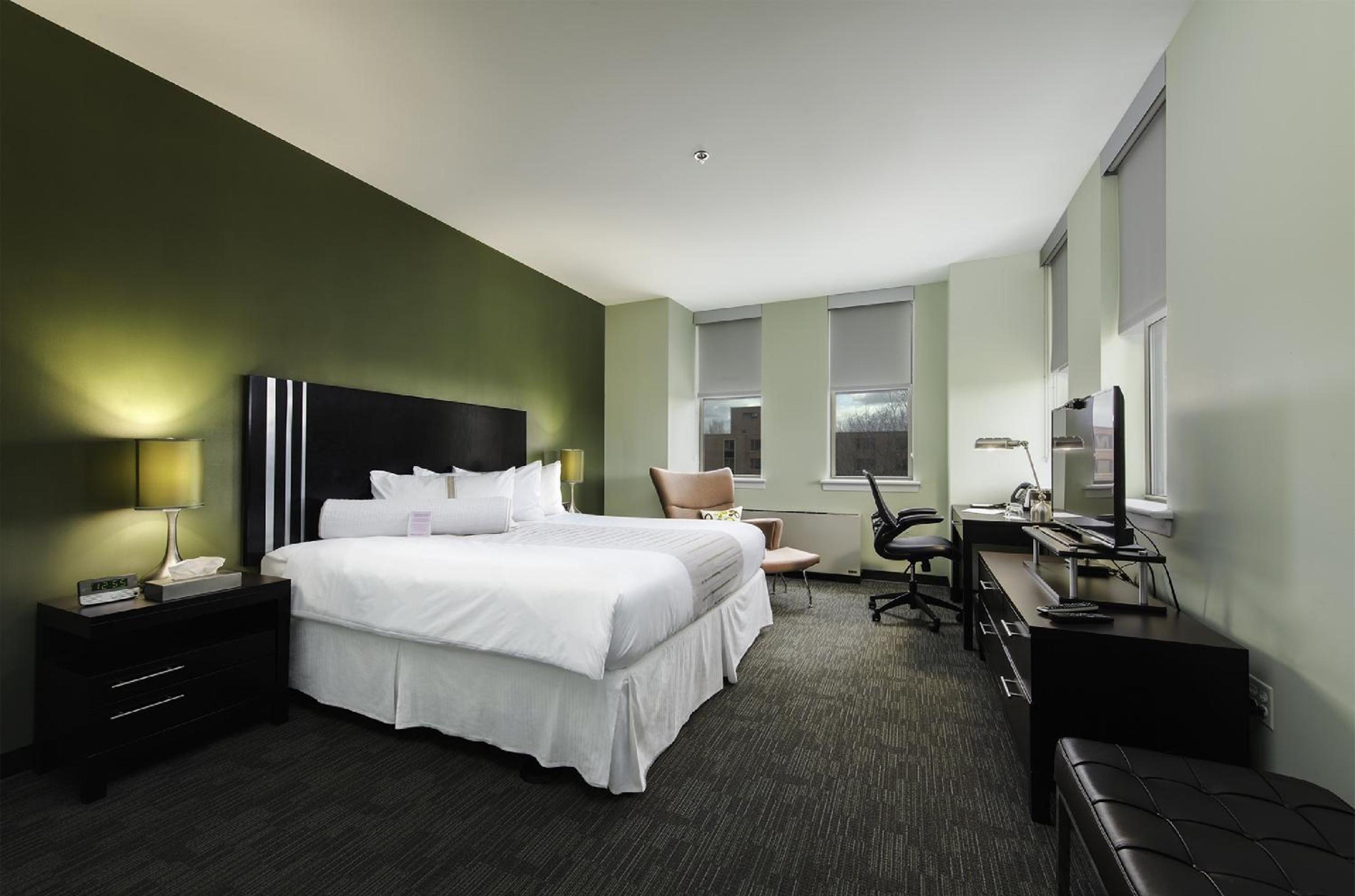 Executive Queen Room - Photo 5