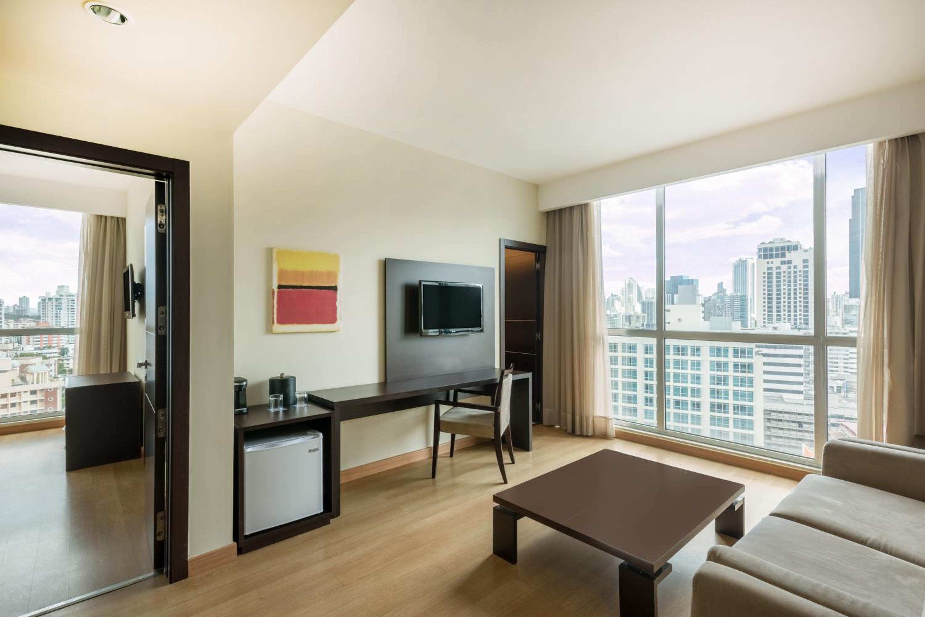 Executive Suite thumbnail 5