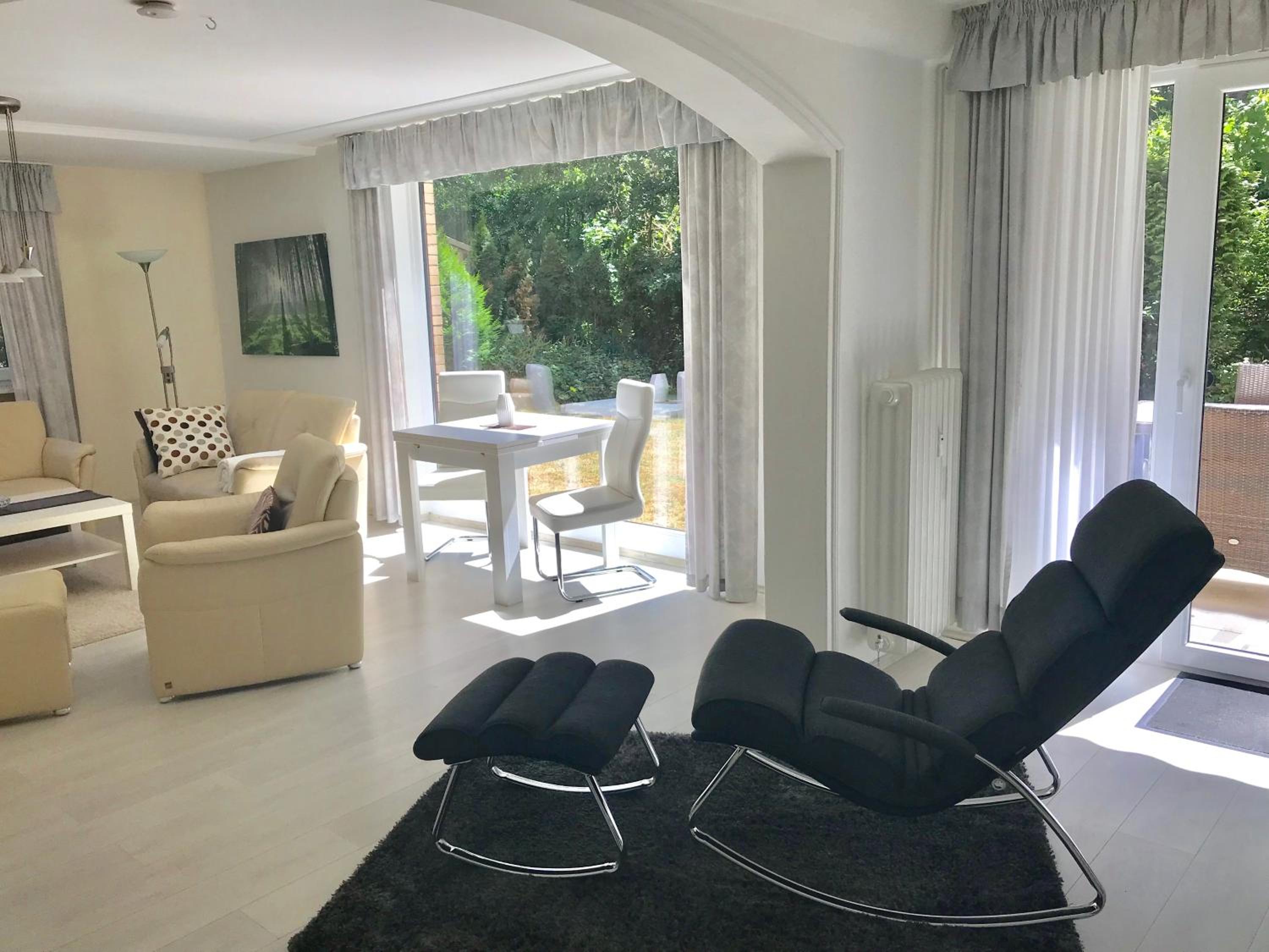 Comfort Two-Bedroom Apartment with Terrace (2-4 Adults) photo 1