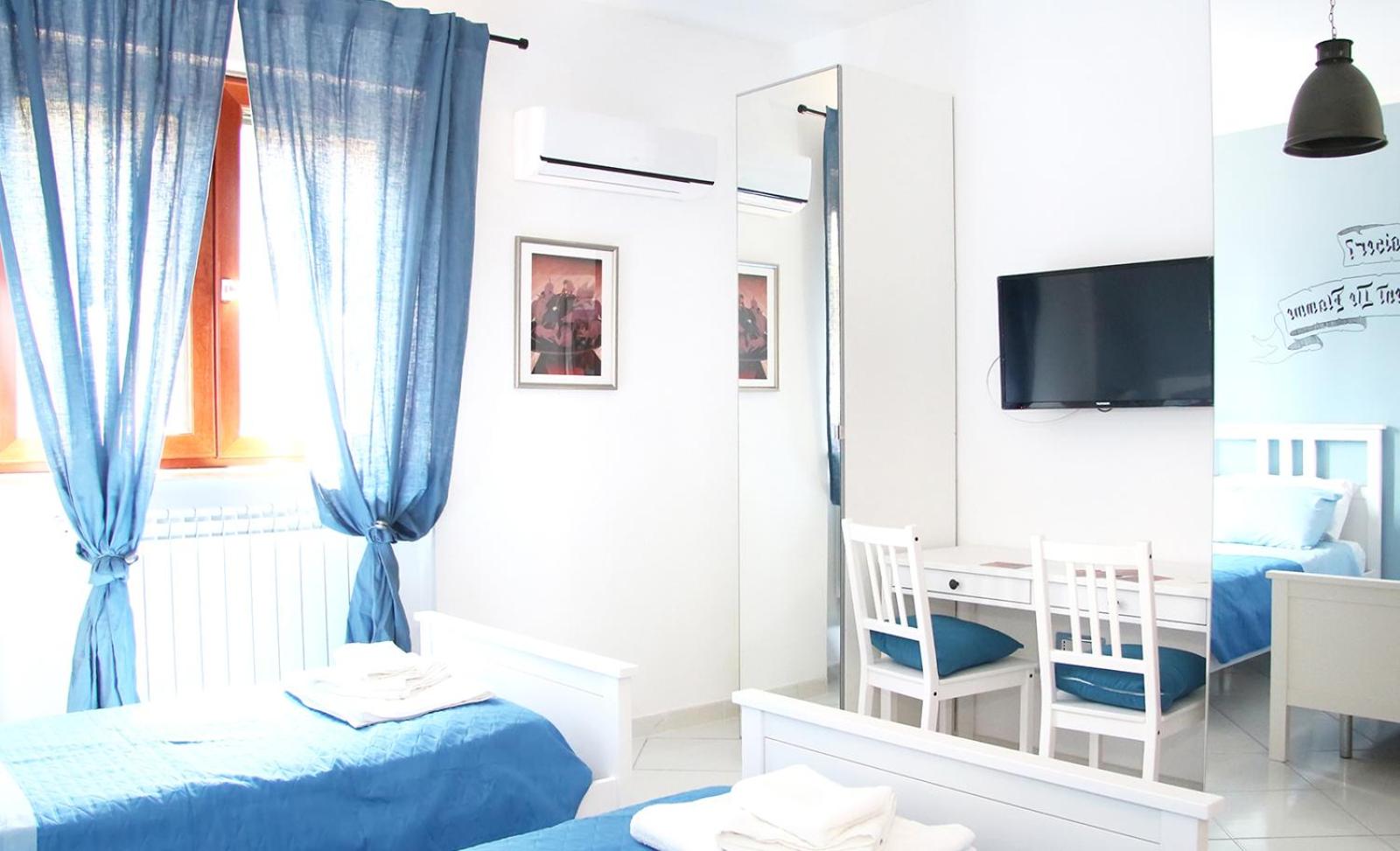 Twin Room with Private Bathroom photo 2