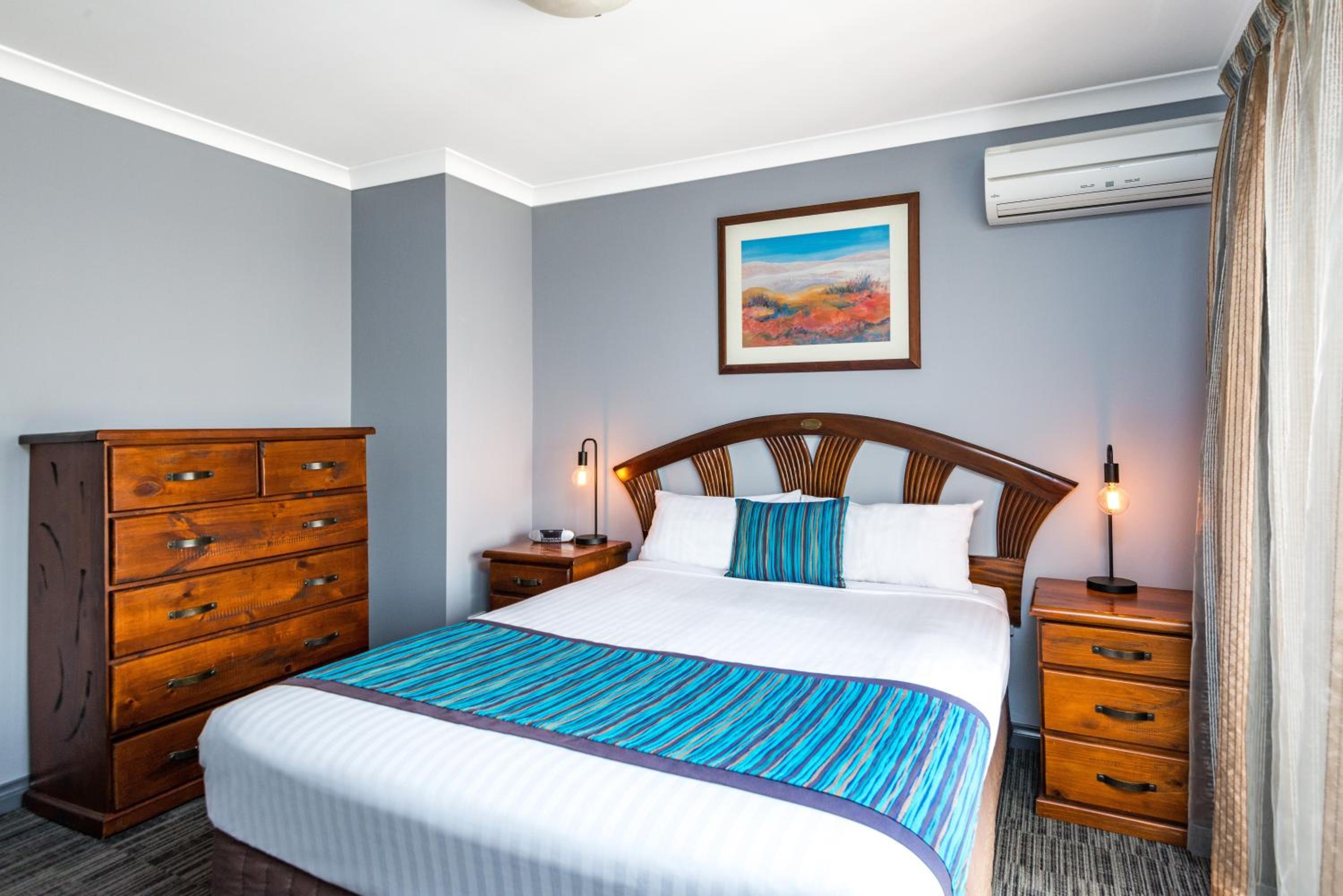 Two-Bedroom Townhouse with Two Queen Beds photo 3