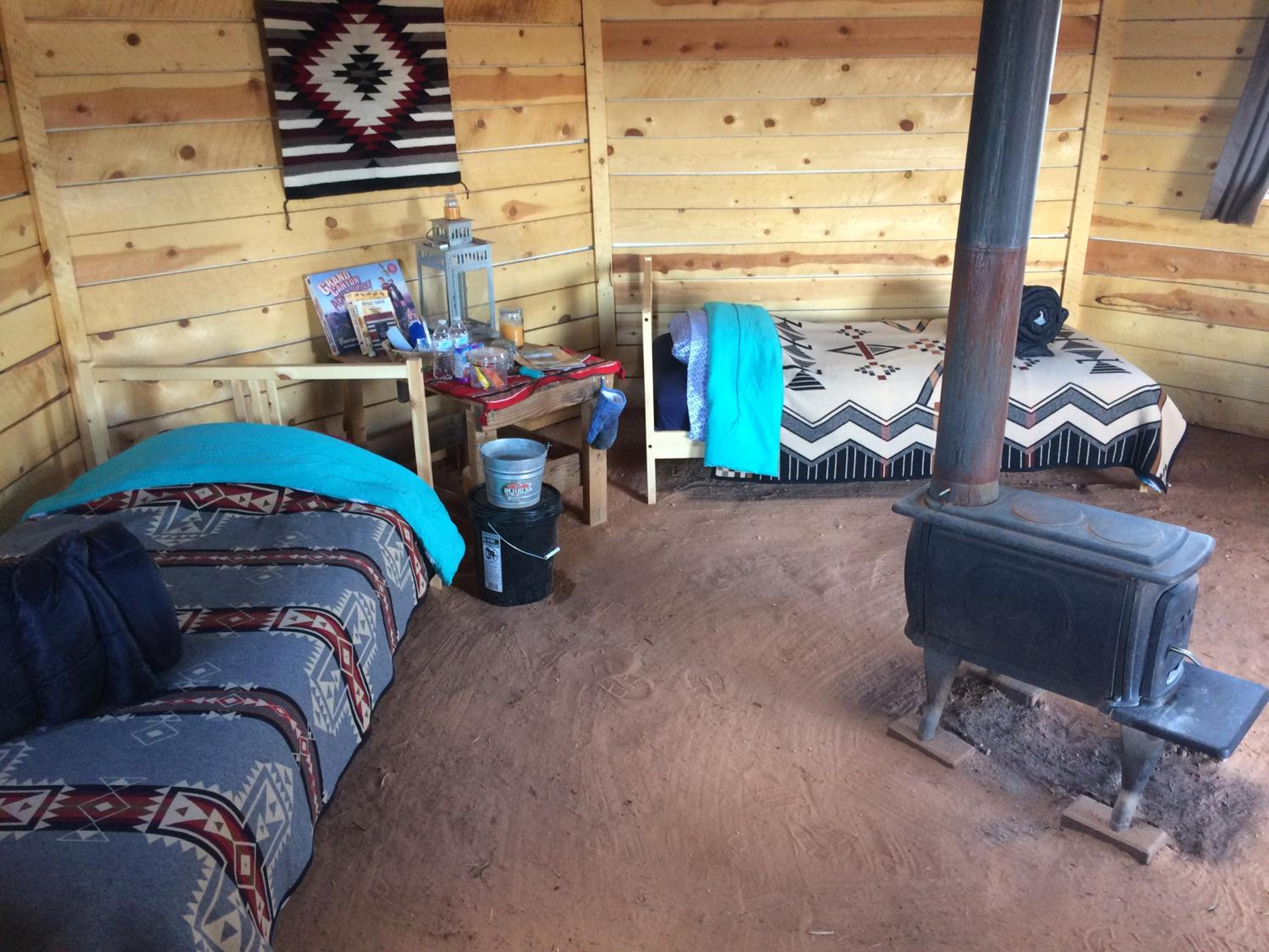 Traditional Navajo Hogan (1) - Photo 8