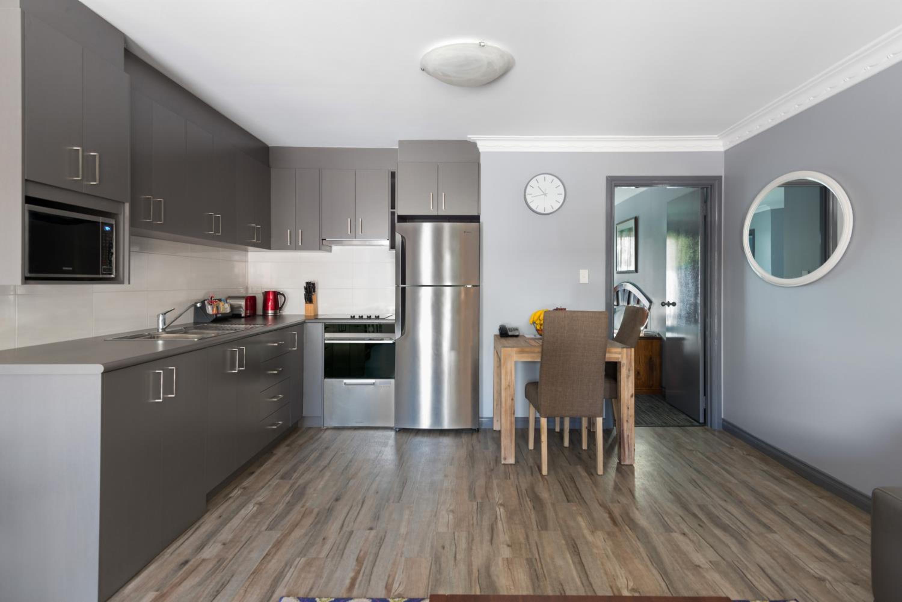 One-Bedroom Executive Apartment photo 3