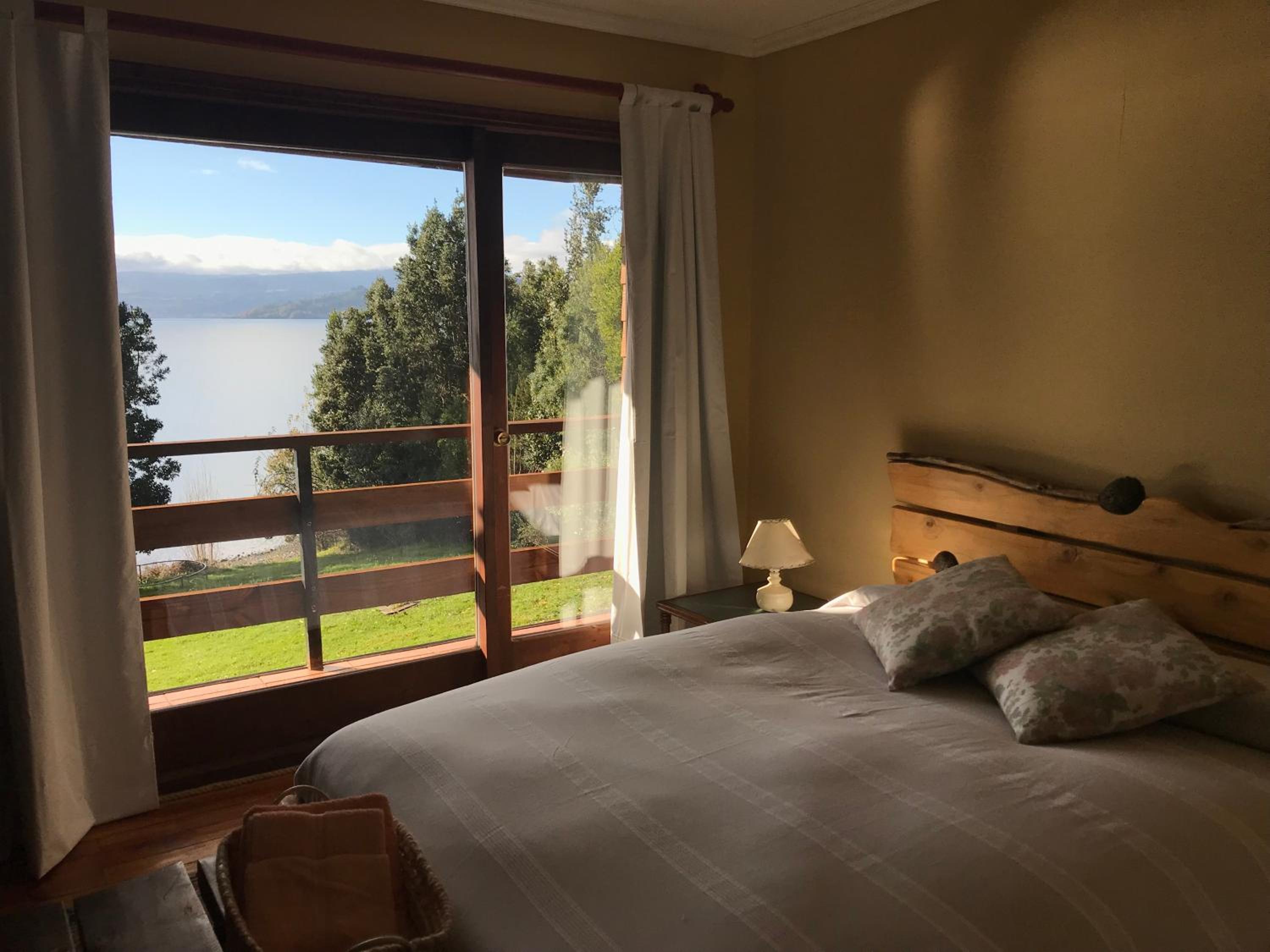 One-Bedroom Apartment with Lake View photo 3
