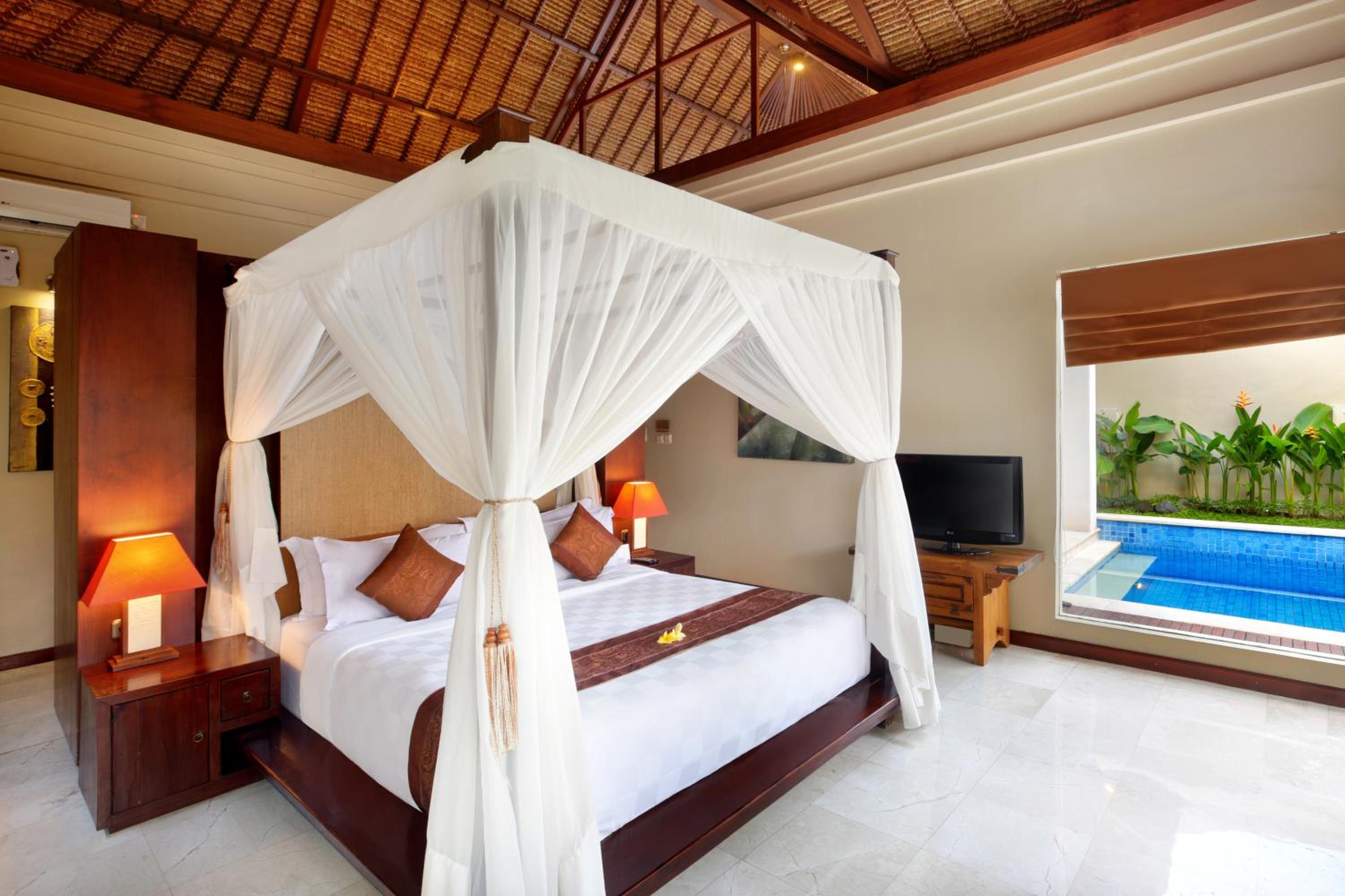 One-Bedroom Villa with Private Pool - Photo 2