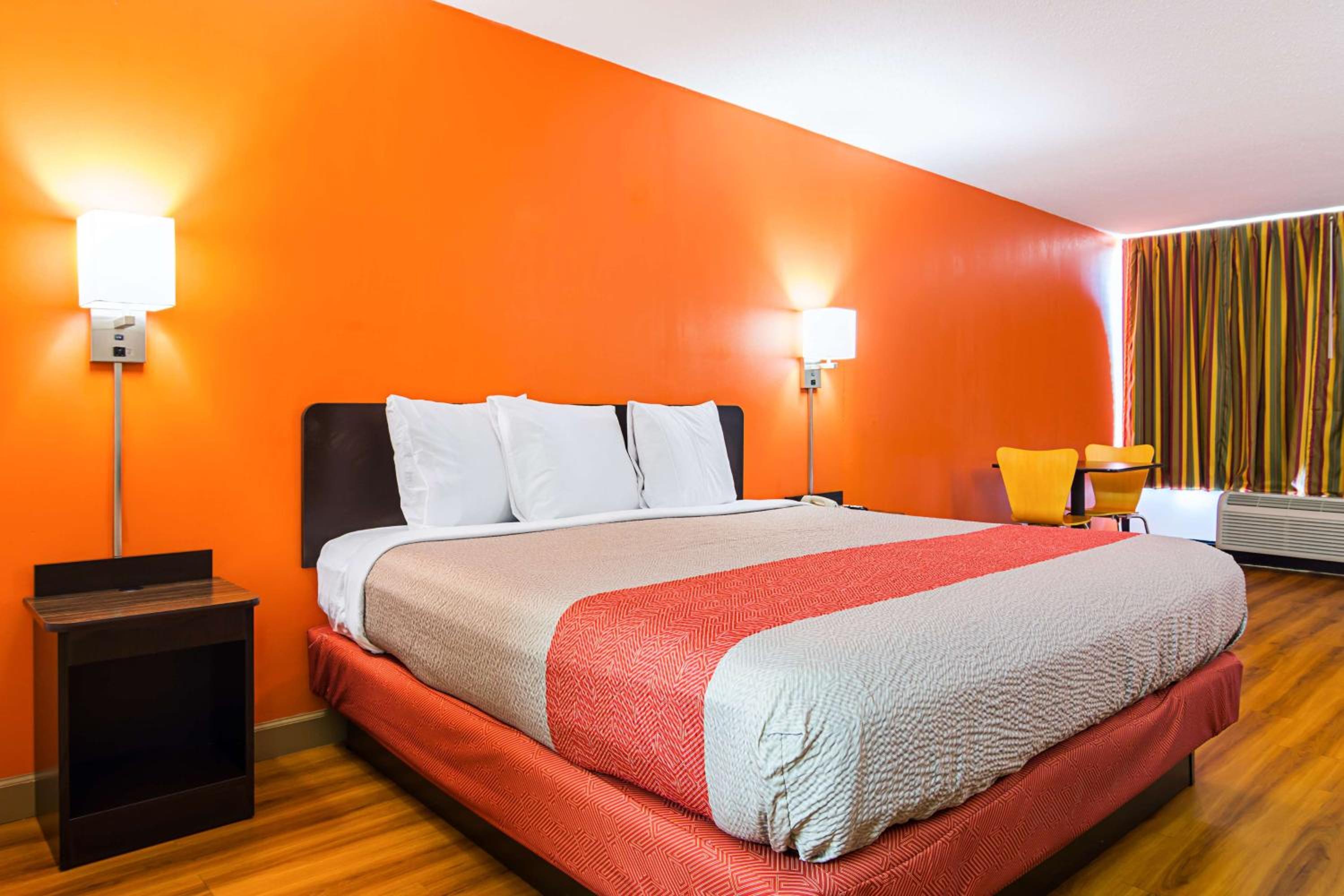 Deluxe King Room - Non-Smoking - Photo 1