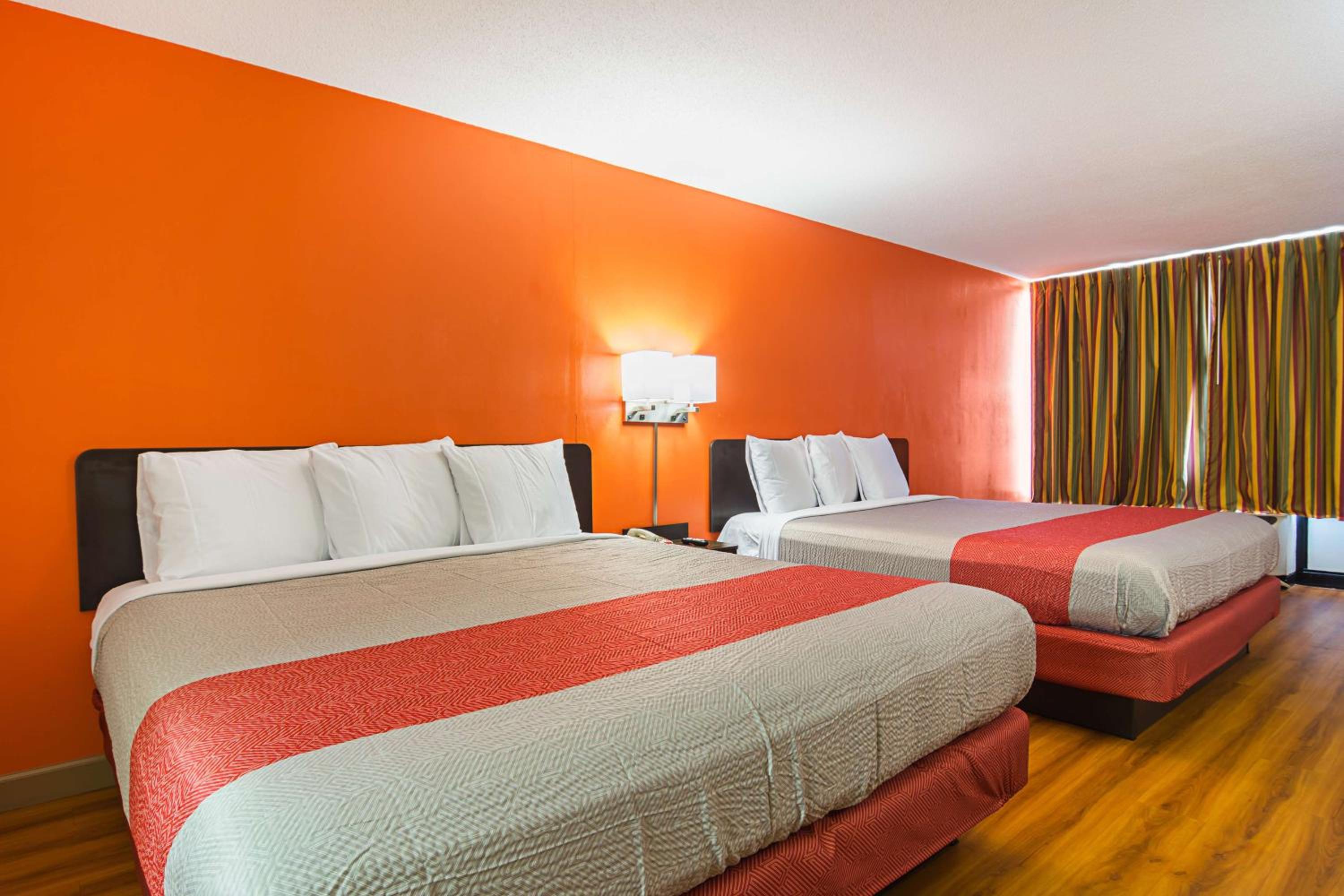 King Room with Two King Beds - Non-Smoking - Photo 4