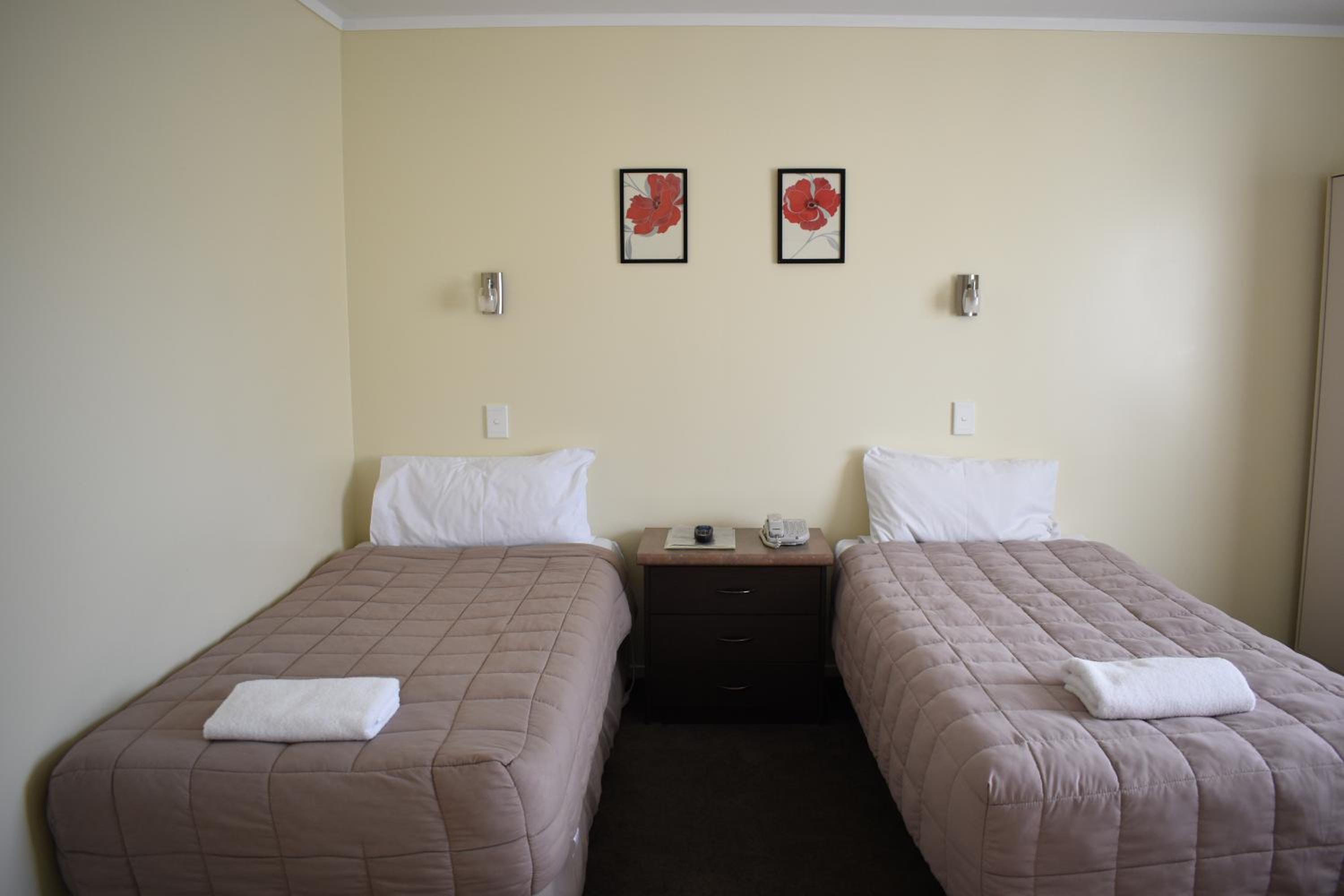 Budget Twin Room photo 3