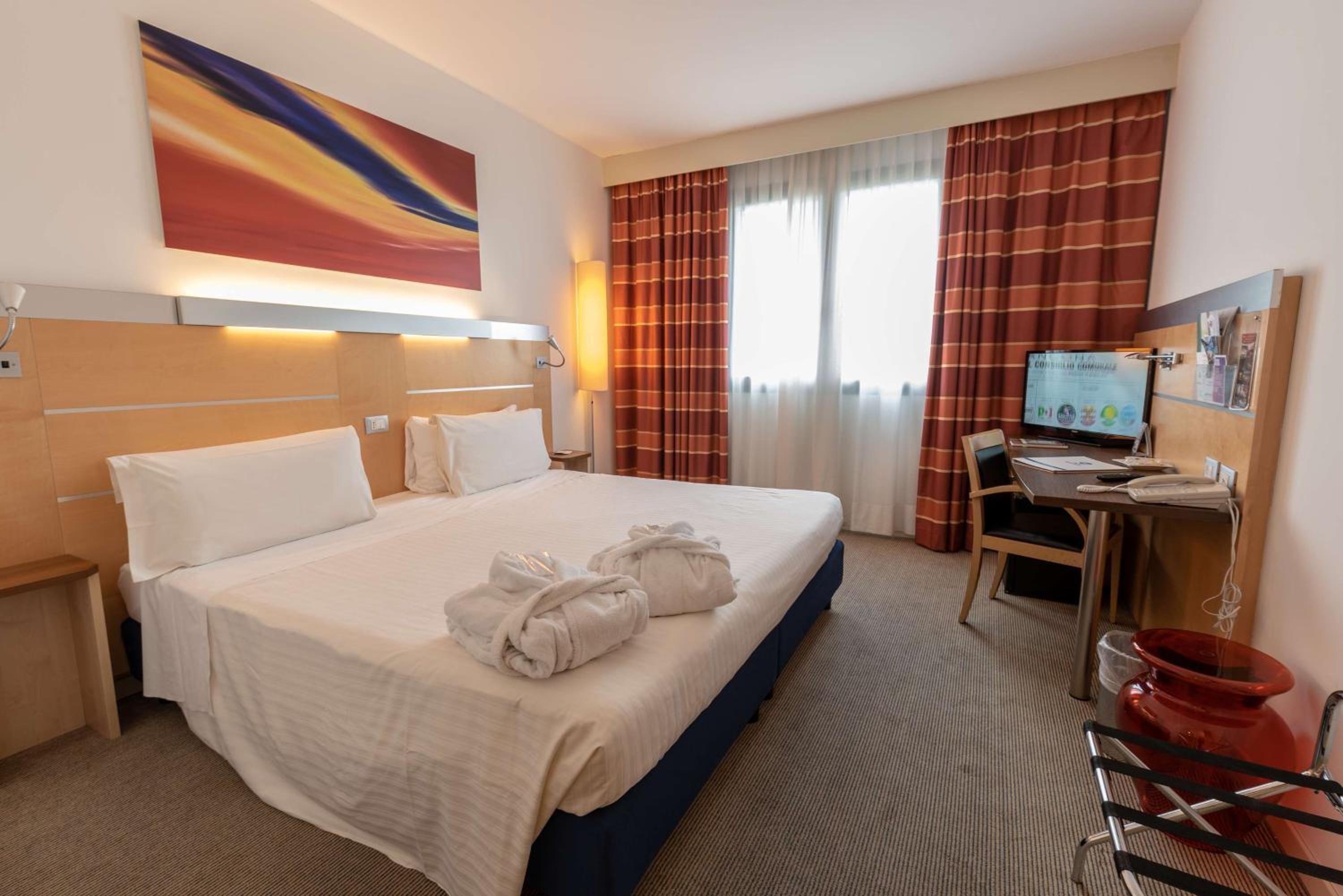 Comfort King Room - Photo 5
