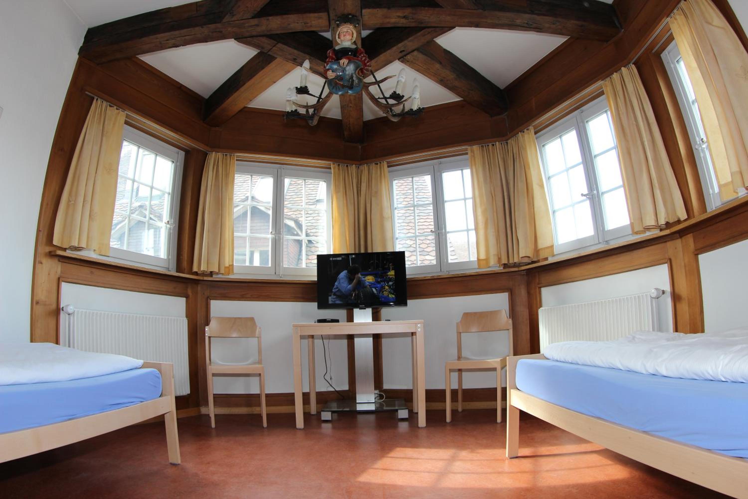 Family Room with Private Bathroom - Photo 2