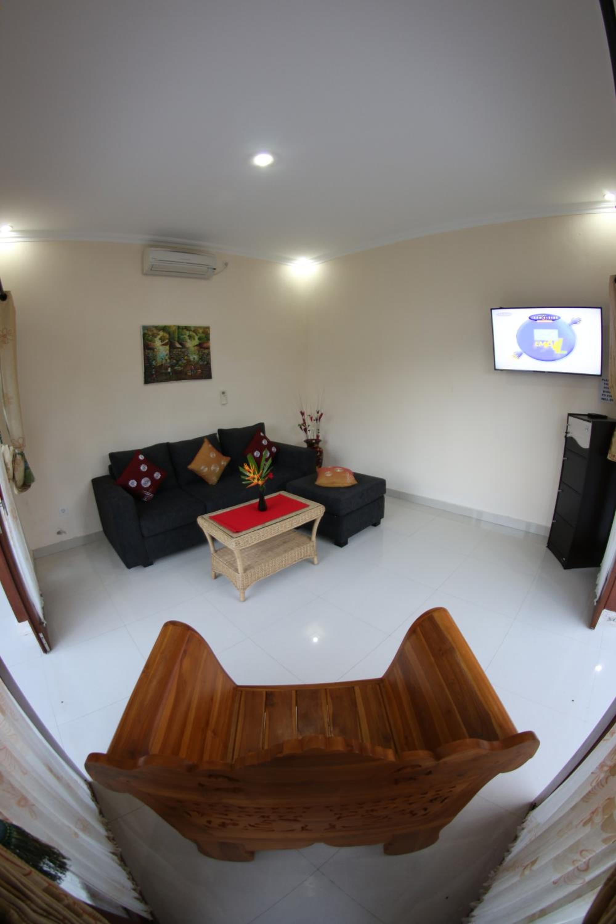 Villa - Photo 1
