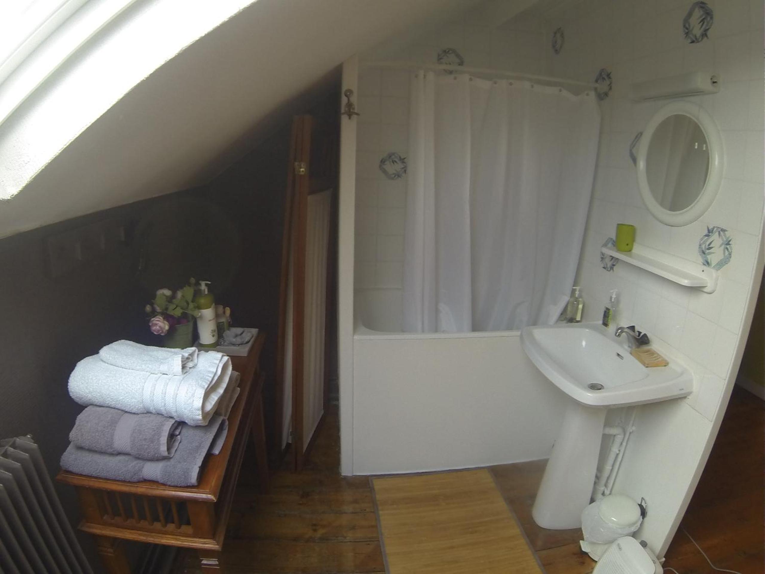 Budget Double Room - Photo 3