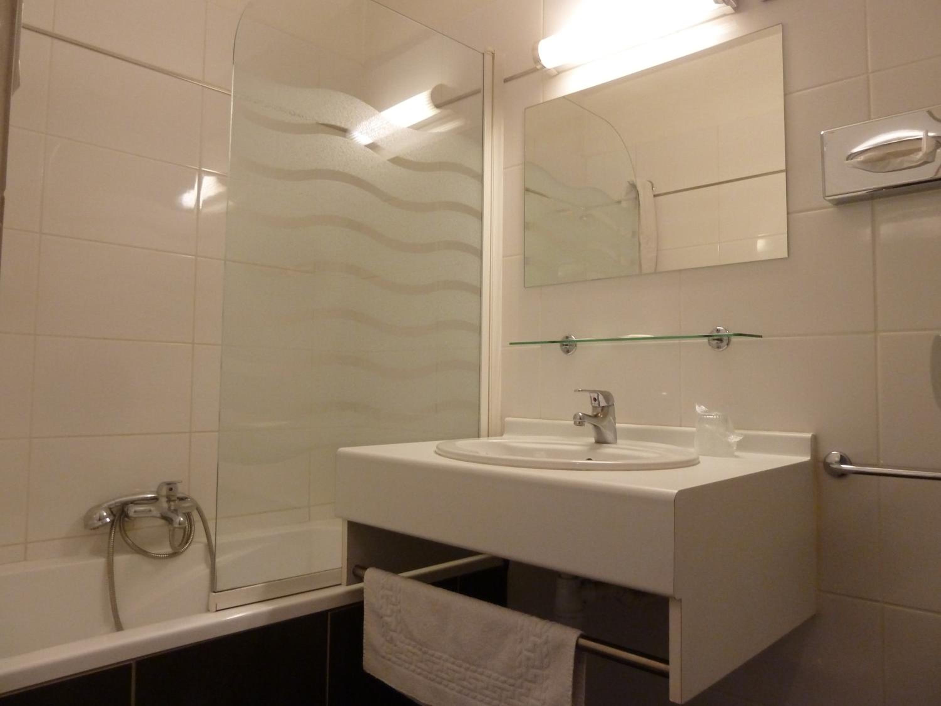 Double Room - Photo 5