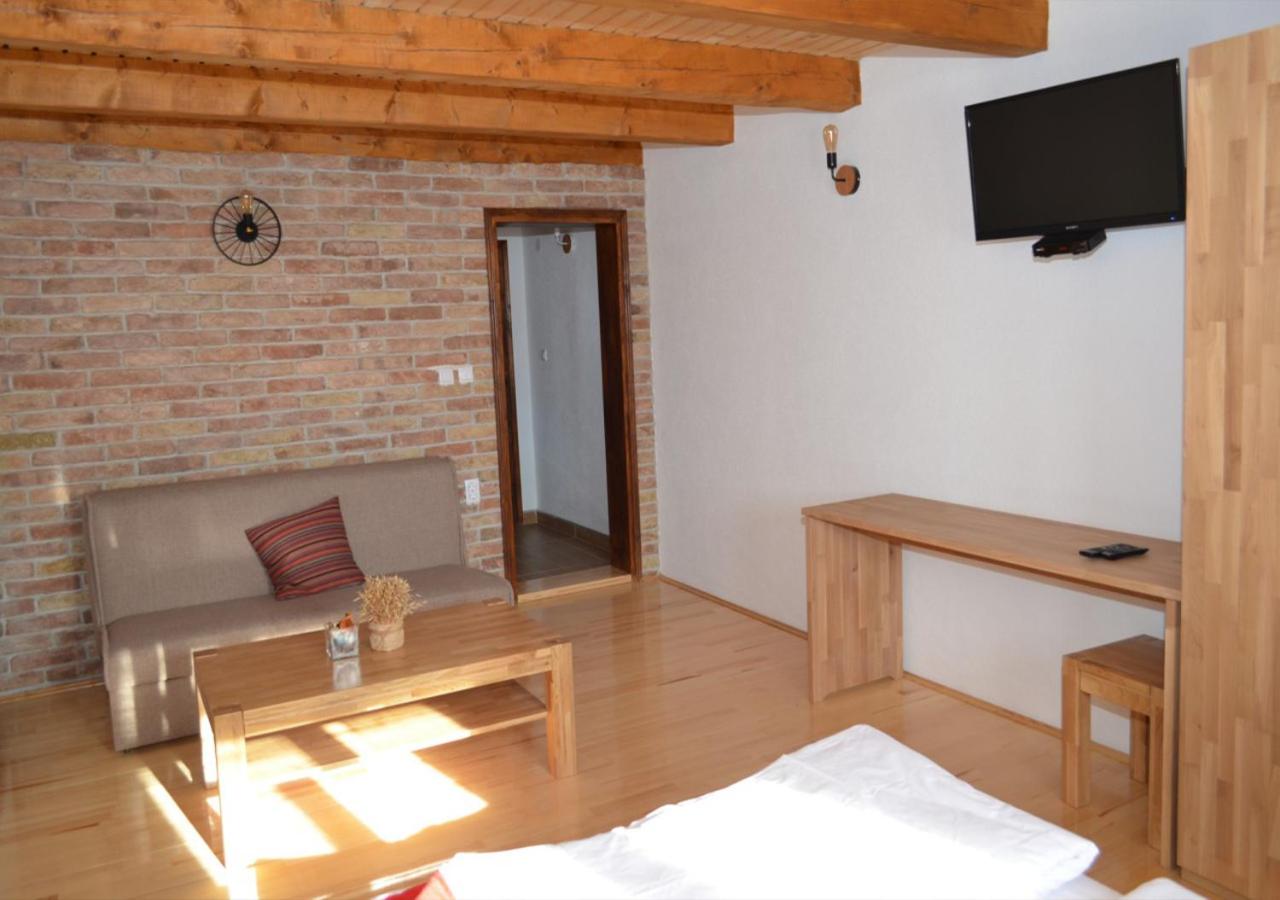 One-Bedroom Apartment photo 2