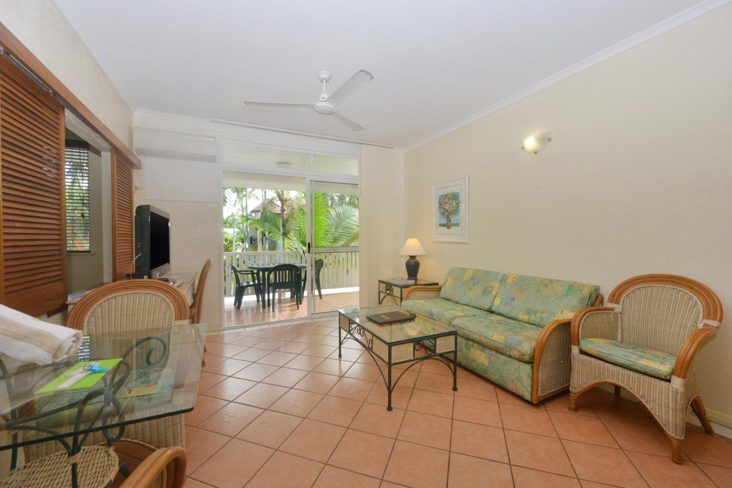 One-Bedroom Apartment photo 2