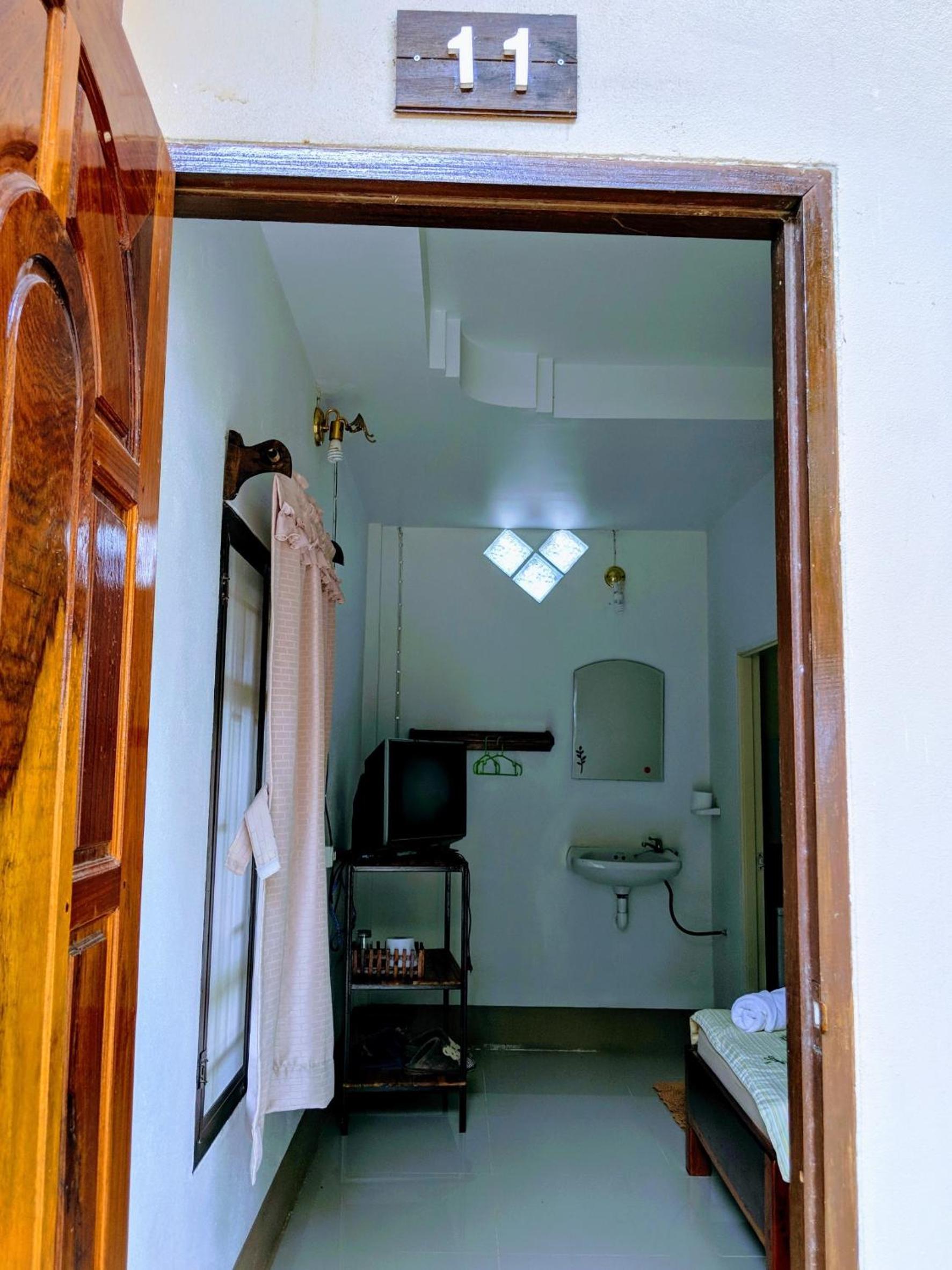Standard Twin Room with Mountain View